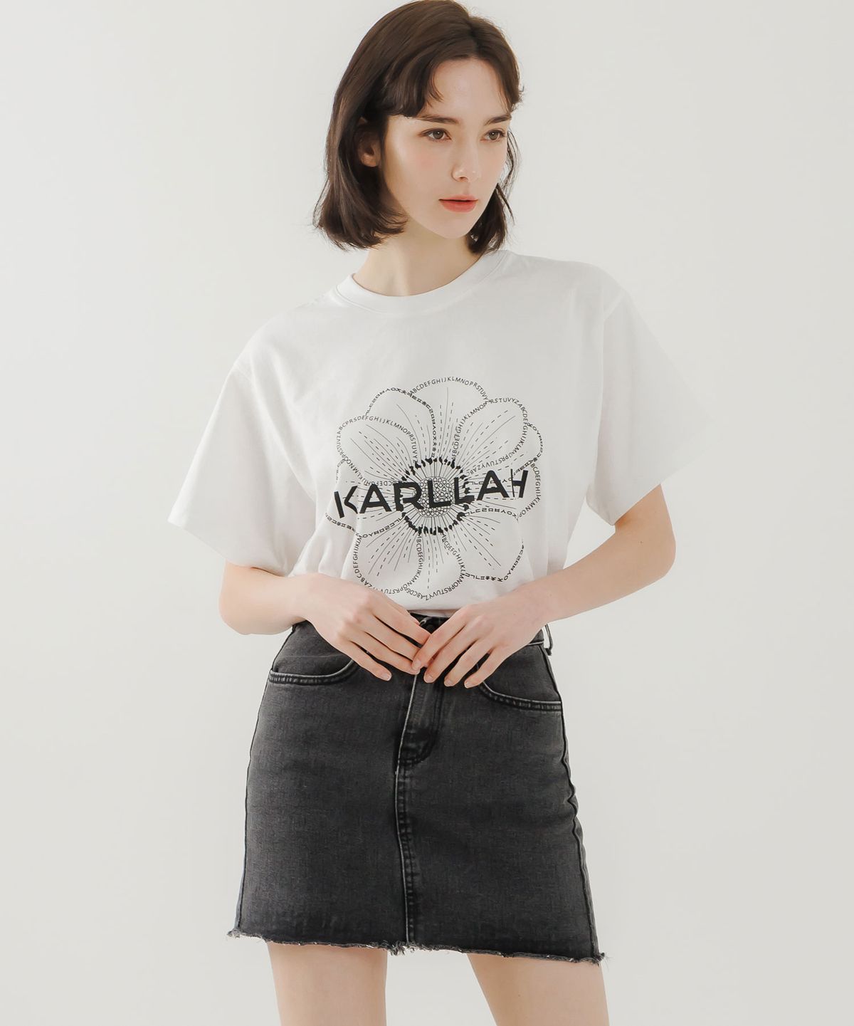 칼라(KARLLAH) 아네모네 프린트 반팔 티셔츠-화이트