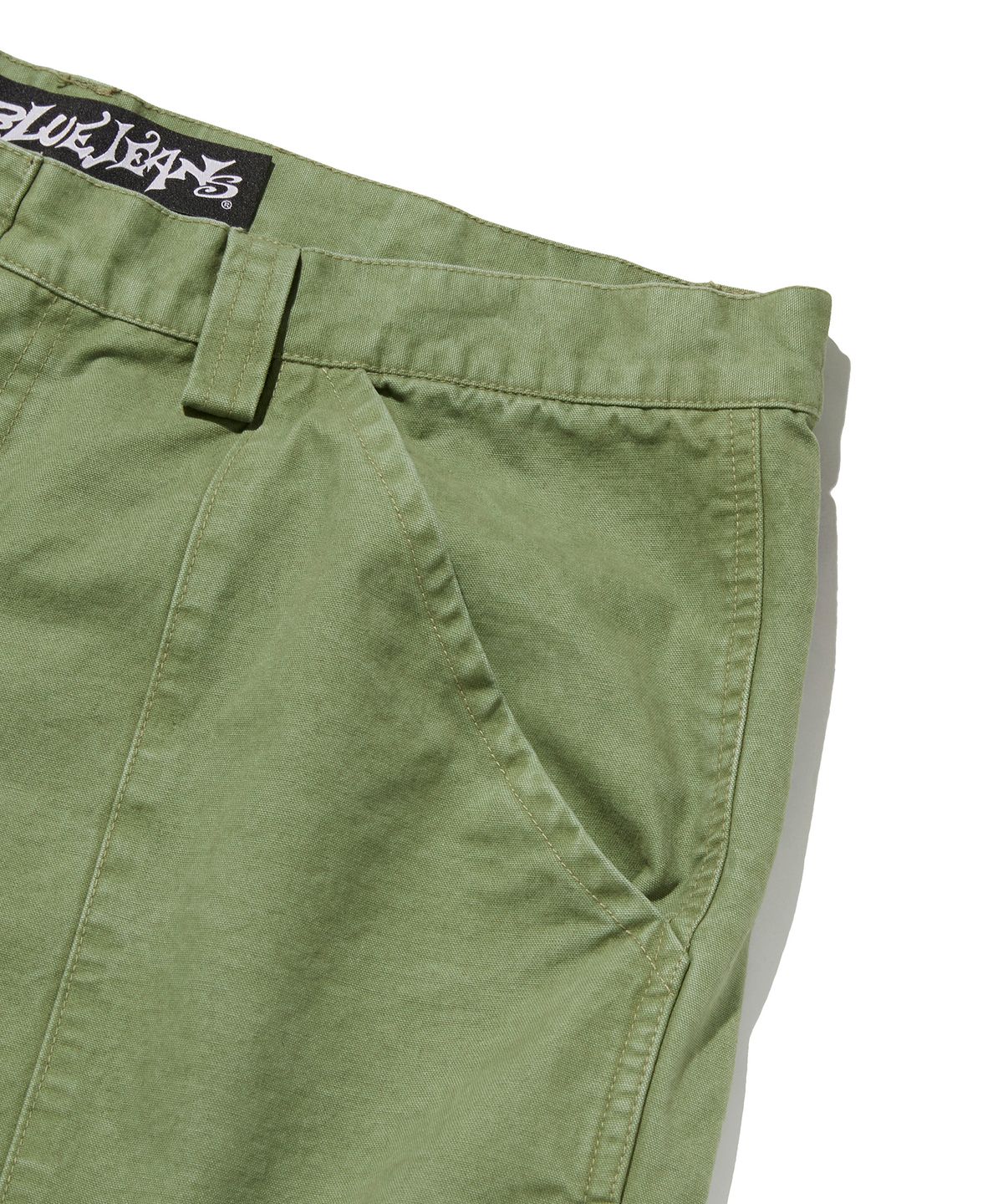 스웨이드(SUADE) WIDE CARGO SHORTS [KHAKI]