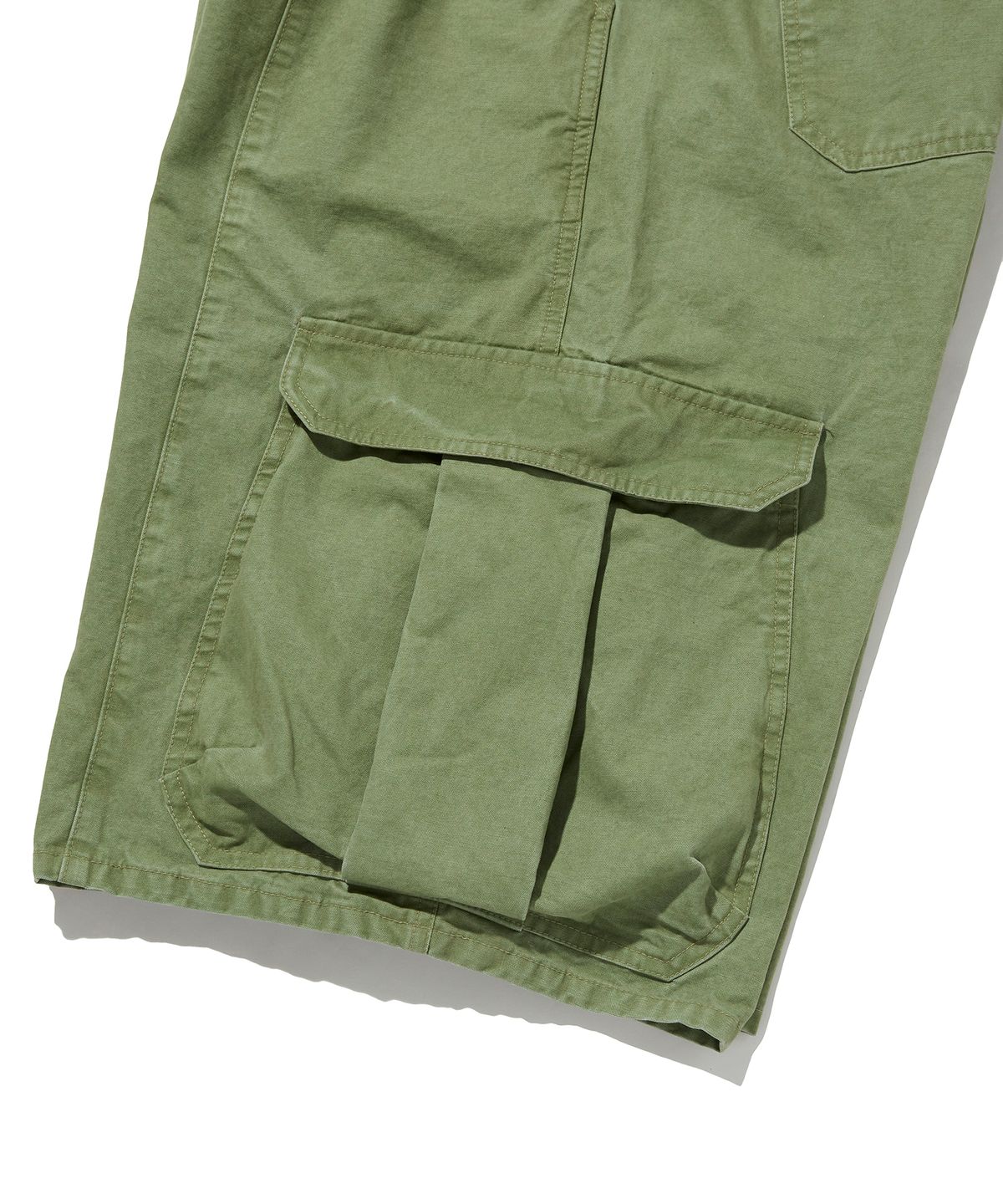 스웨이드(SUADE) WIDE CARGO SHORTS [KHAKI]