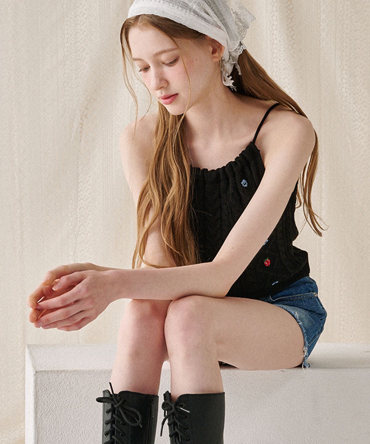 론론(RONRON) RASPBERRY HALTER NECK KNIT BLACK