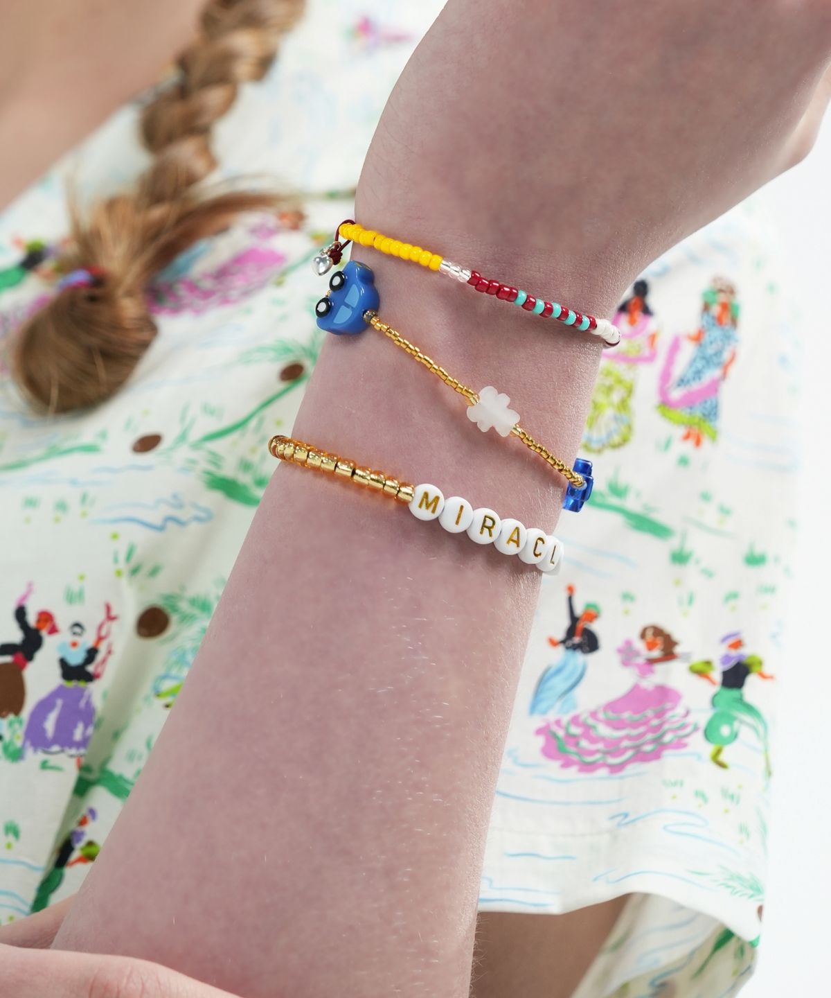 봉보(BONBEAU) Cool summer my initial beads Bracelet 컬러 이니셜 비즈 밴딩 팔찌