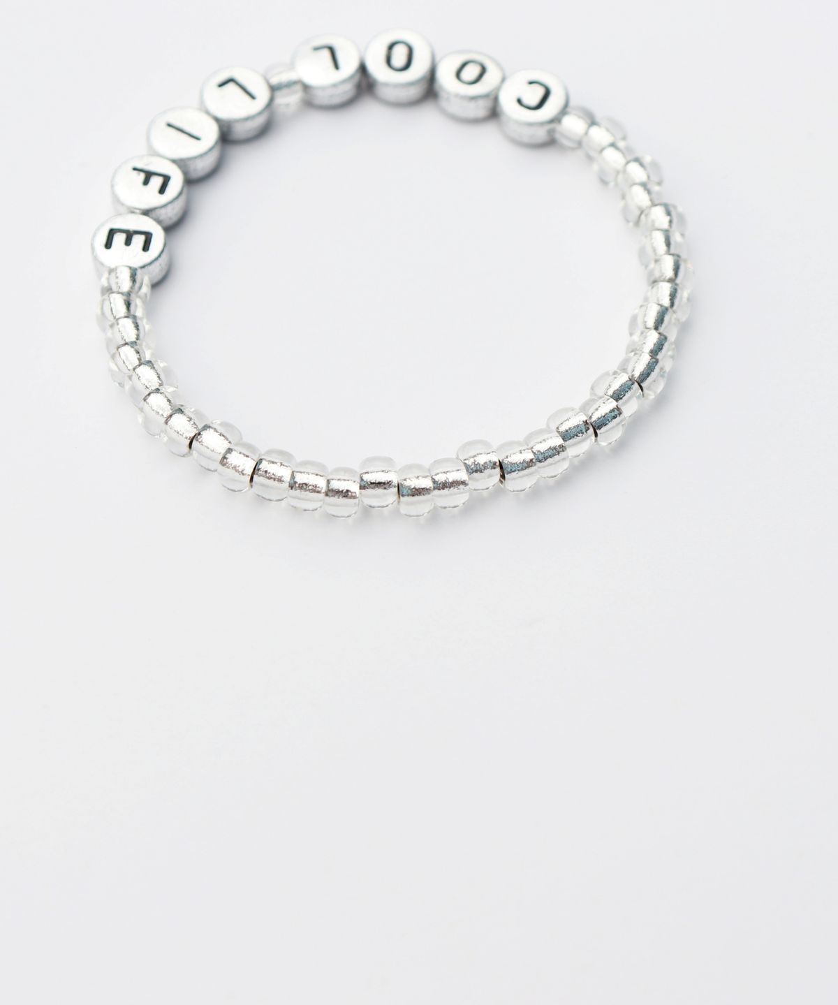 봉보(BONBEAU) Cool summer my initial beads Bracelet 컬러 이니셜 비즈 밴딩 팔찌