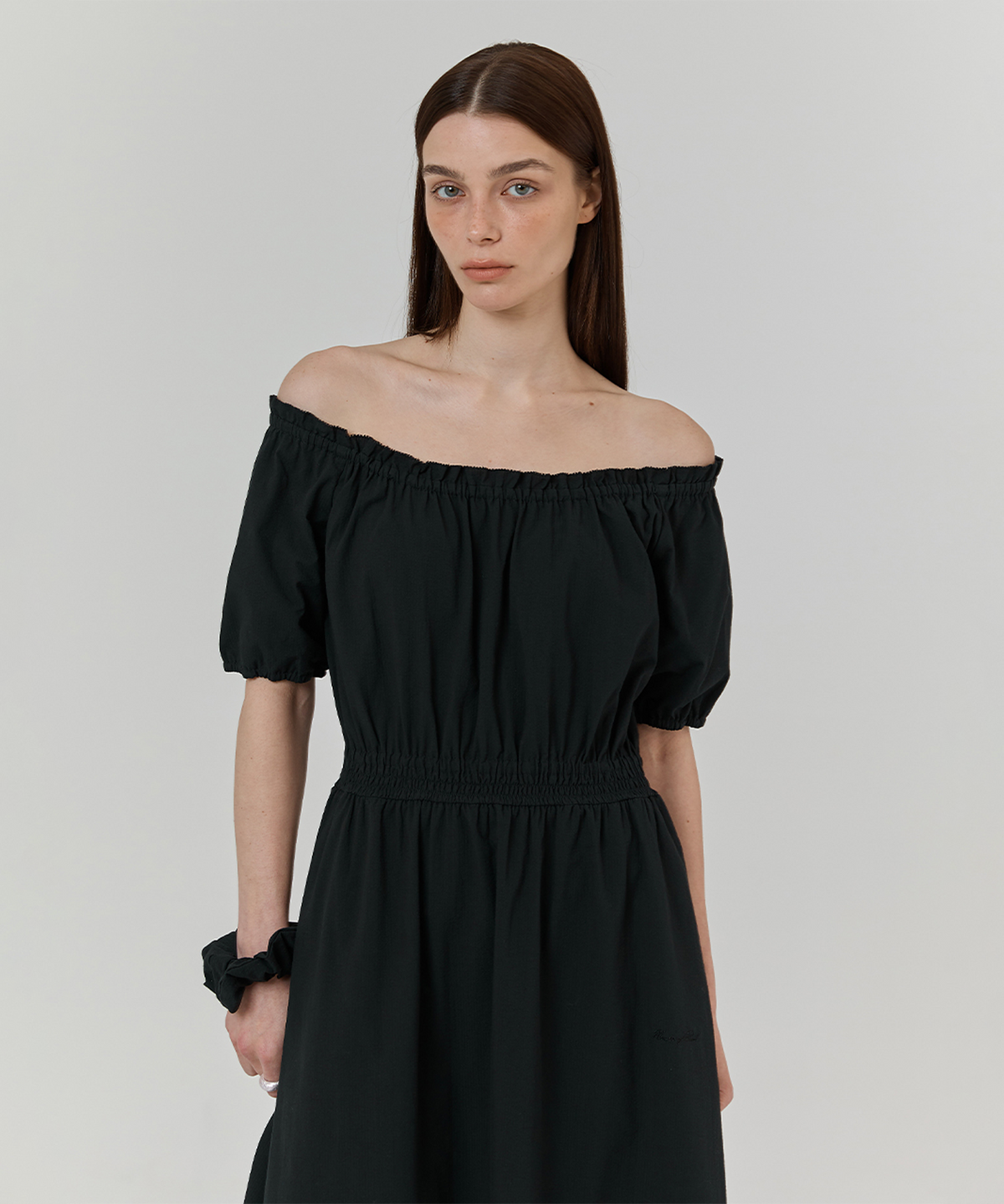 하우스 오브 폰드(HOUSE OF POND) Classic off-shoulder dress (Black)