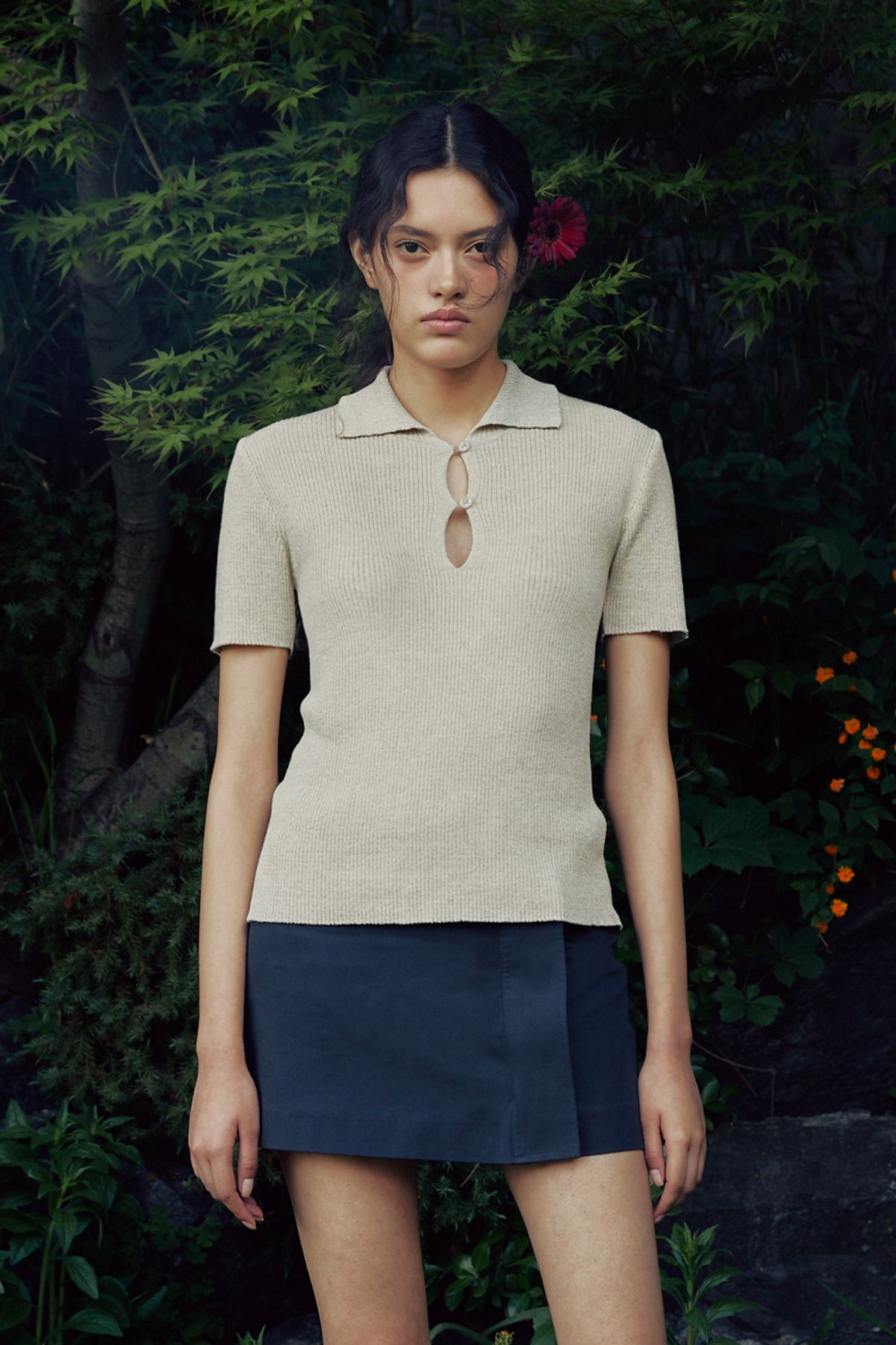 애프터아워즈(AFTERHOURS) BACK SLIT COLLAR KNIT TOP (BEIGE)