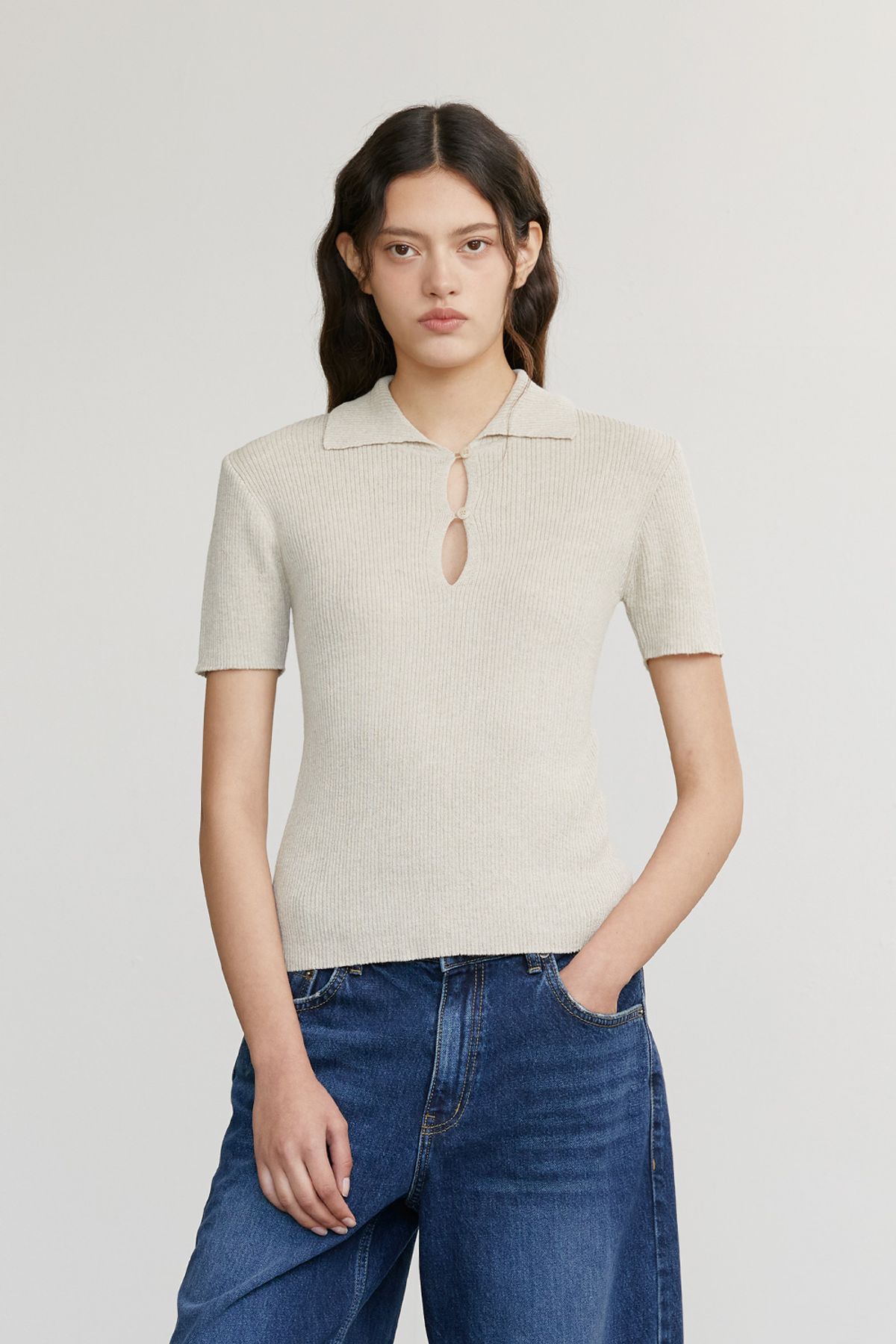 애프터아워즈(AFTERHOURS) BACK SLIT COLLAR KNIT TOP (BEIGE)
