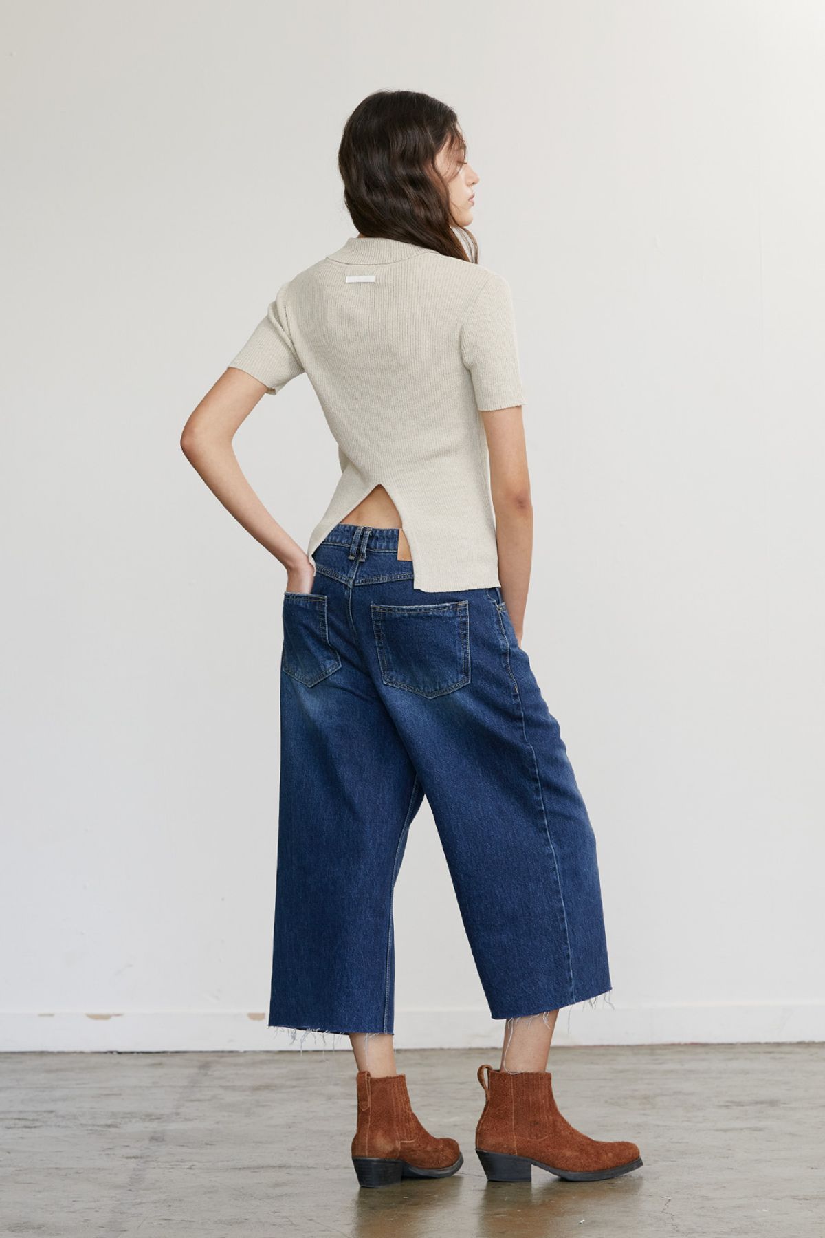 애프터아워즈(AFTERHOURS) BACK SLIT COLLAR KNIT TOP (BEIGE)