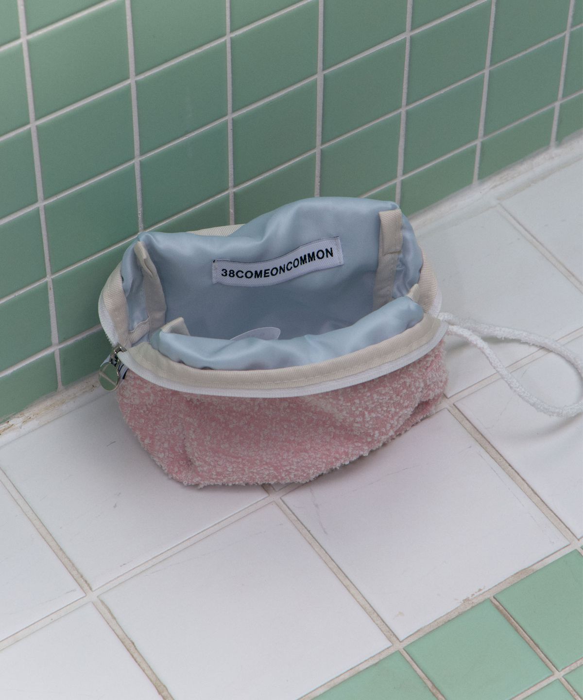 38컴온커먼(38COMEONCOMMON) Boucle Pouch (Light Pink)