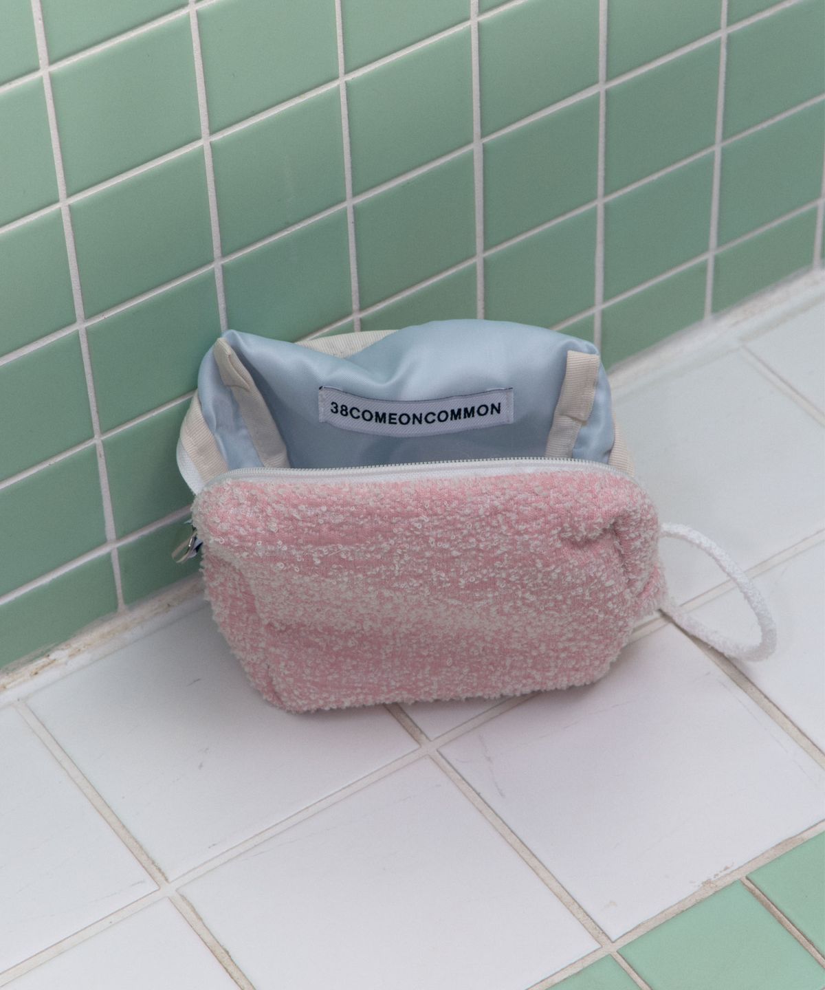 38컴온커먼(38COMEONCOMMON) Boucle Pouch (Light Pink)
