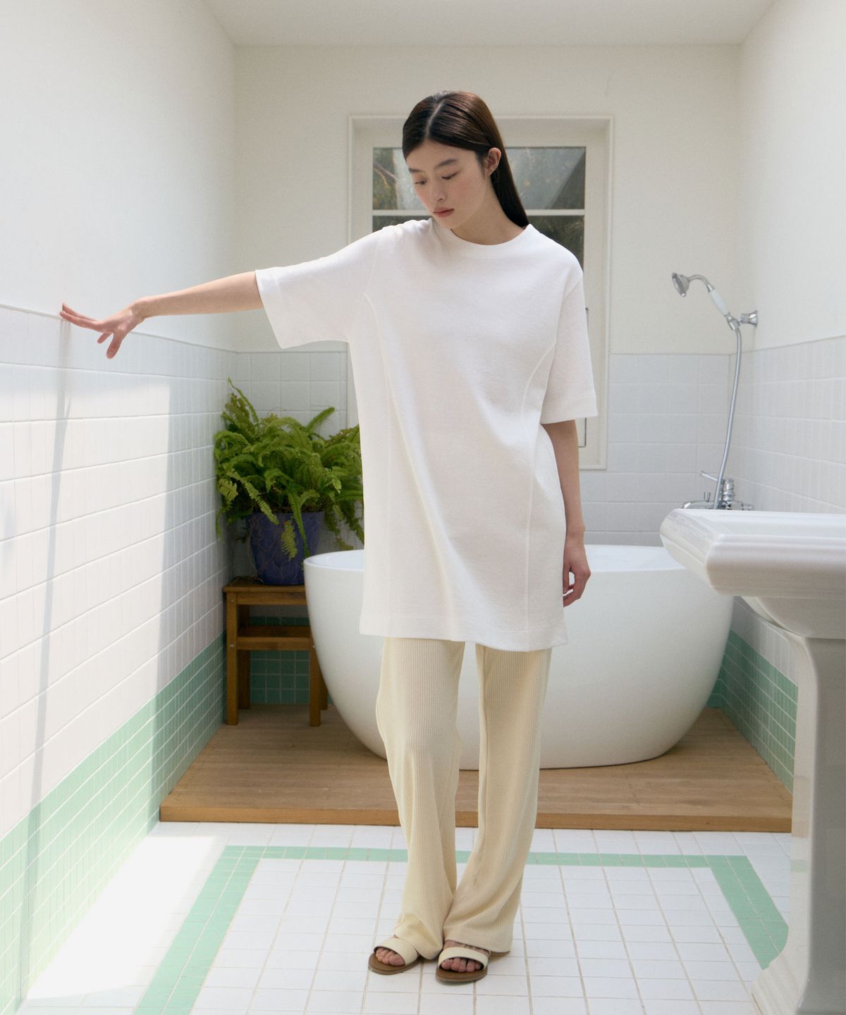 38컴온커먼(38COMEONCOMMON) Half Sleeve Stitch One-Piece (White)