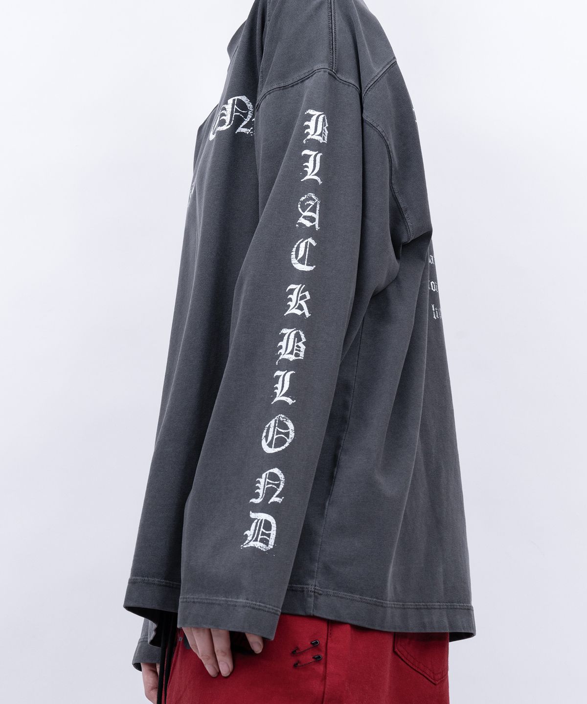 블랙블론드(BLACKBLOND) 비비디 크러쉬드 페이쓰 피그먼트 긴팔티 (차콜)