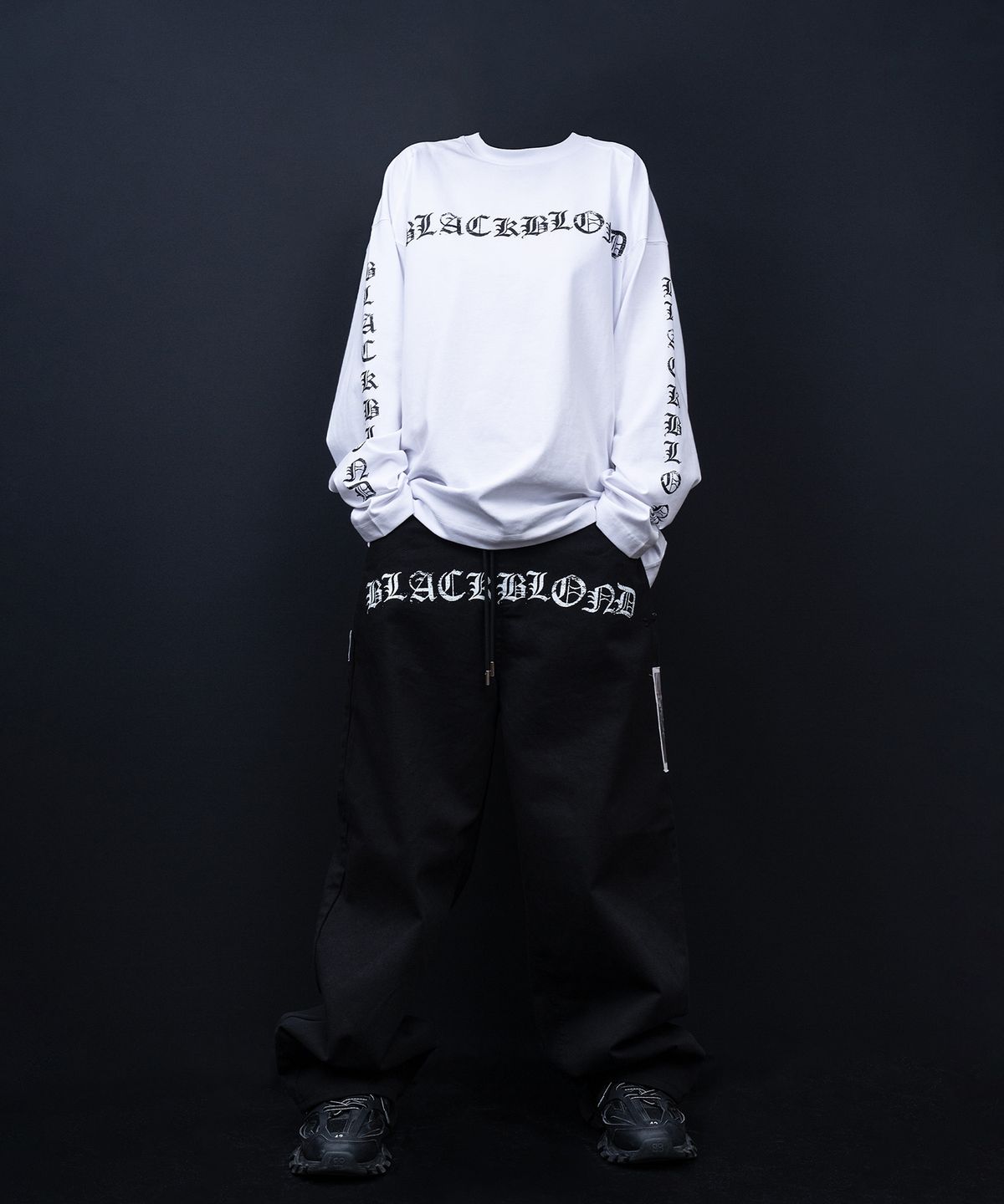블랙블론드(BLACKBLOND) 비비디 크러쉬드 페이쓰 긴팔티 (화이트)