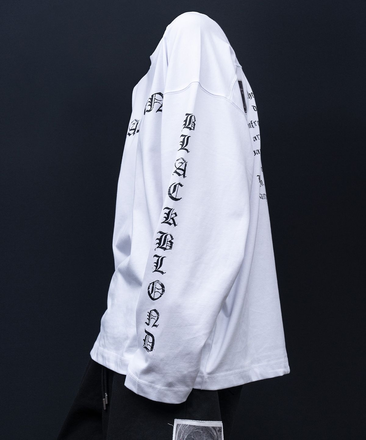 블랙블론드(BLACKBLOND) 비비디 크러쉬드 페이쓰 긴팔티 (화이트)