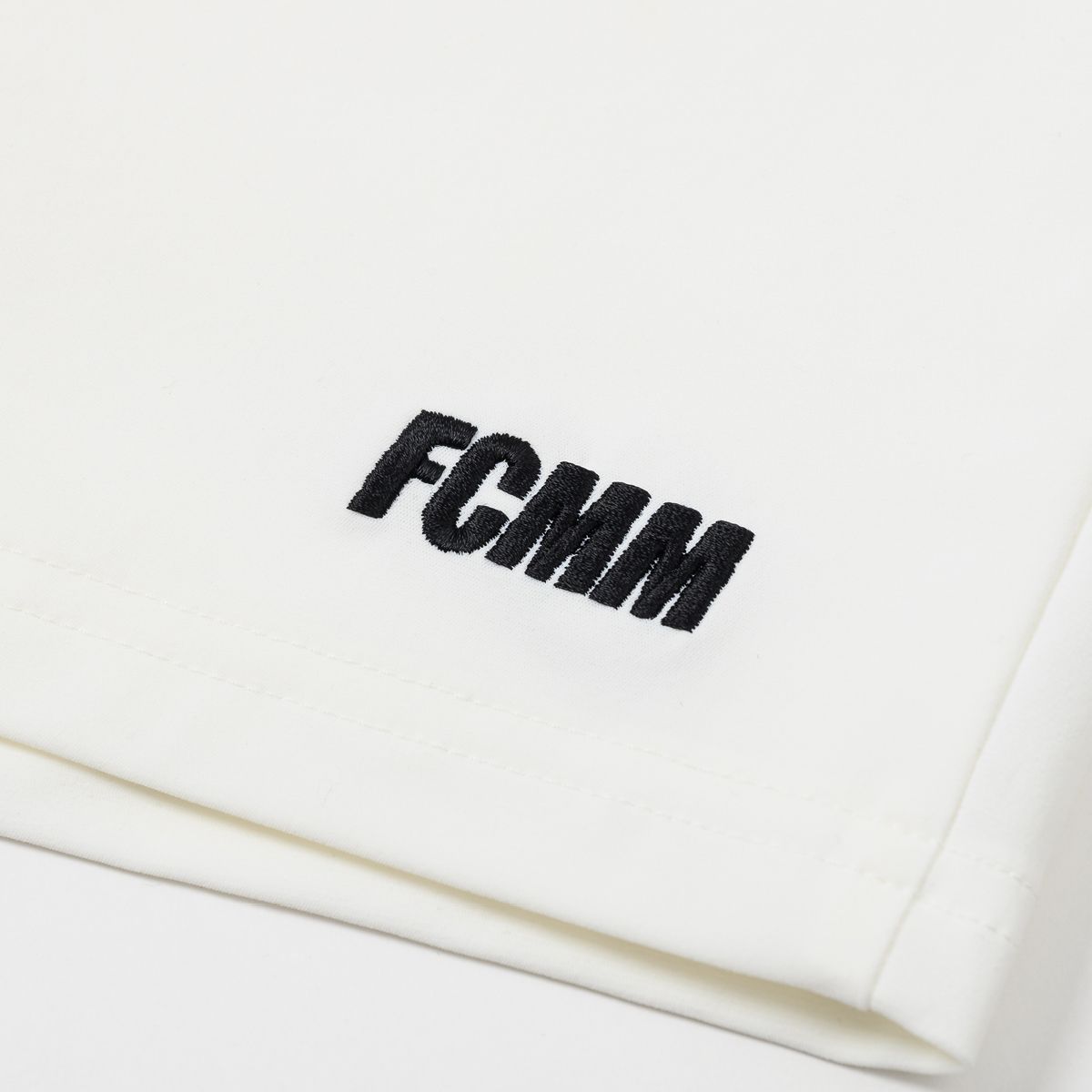 에프씨엠엠 스포츠(FCMM SPORT) 프로 스트레치 에센셜 쇼츠 - 화이트