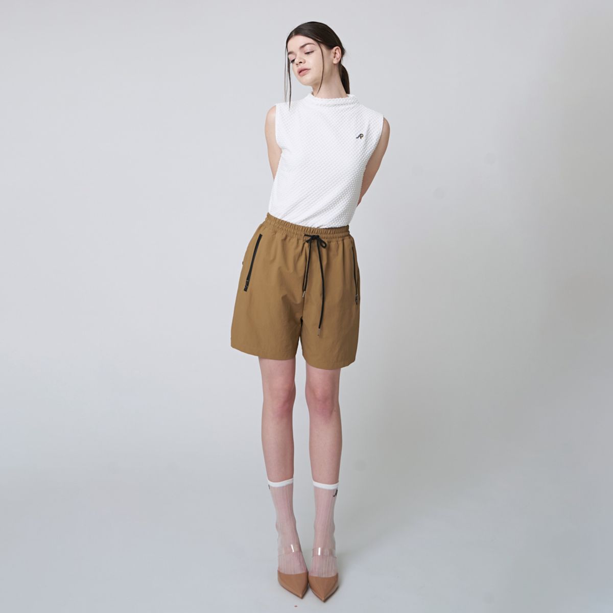 애스플래폼(ATHPLATFORM) AW41TN07 엠보 슬리브리스 탑_화이트
