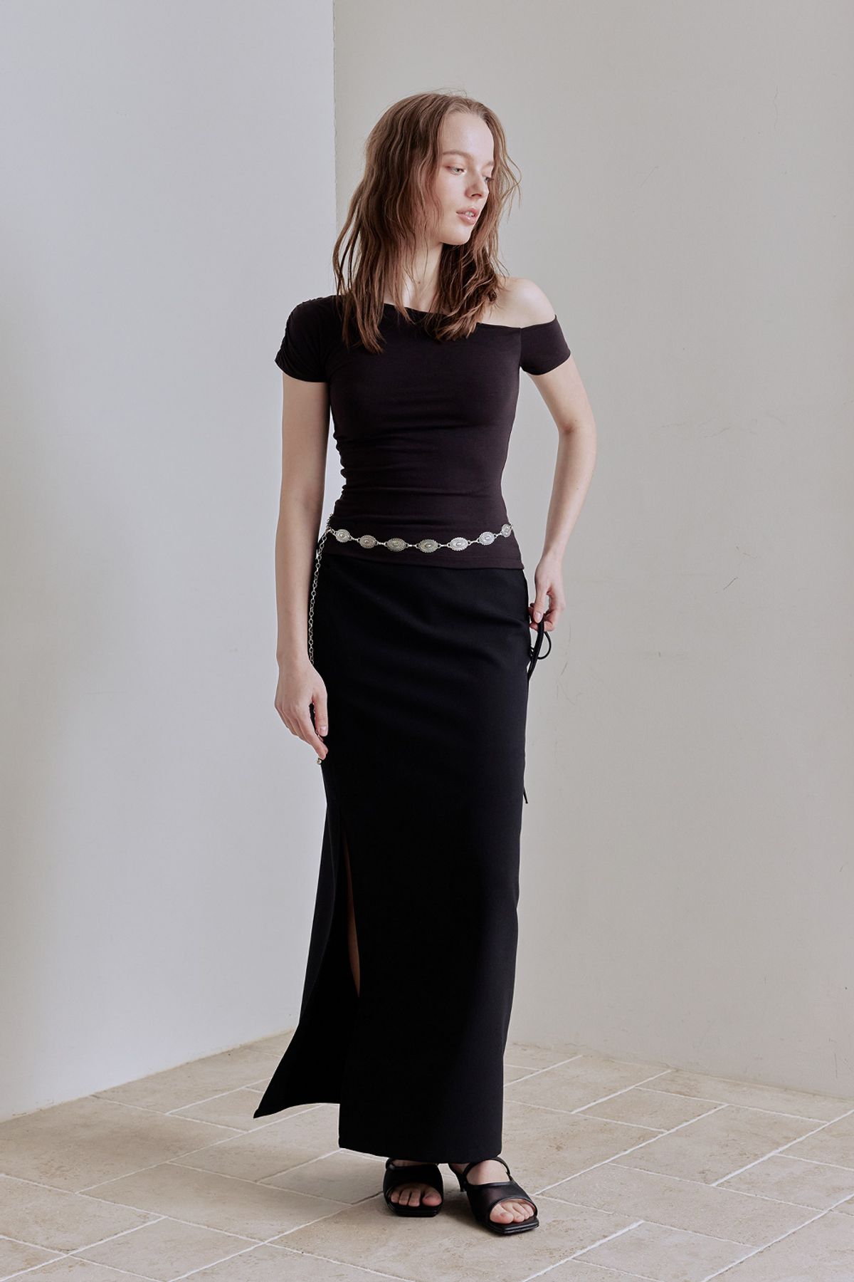 애프터아워즈(AFTERHOURS) UNBALANCED ONE-SHOULDER TOP (DARK BROWN)