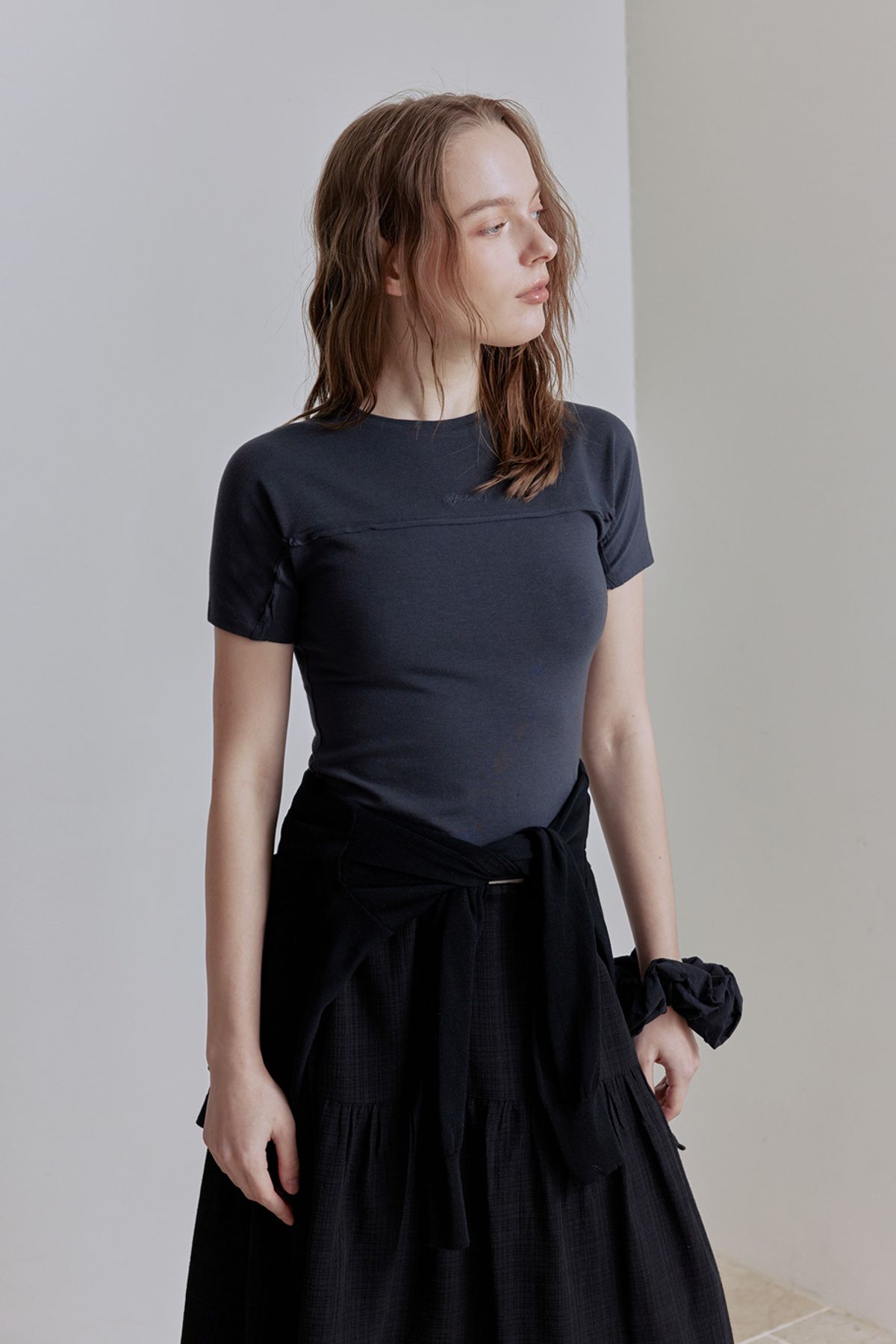 애프터아워즈(AFTERHOURS) RAW CUT LINE HALF TOP (CHARCOAL)