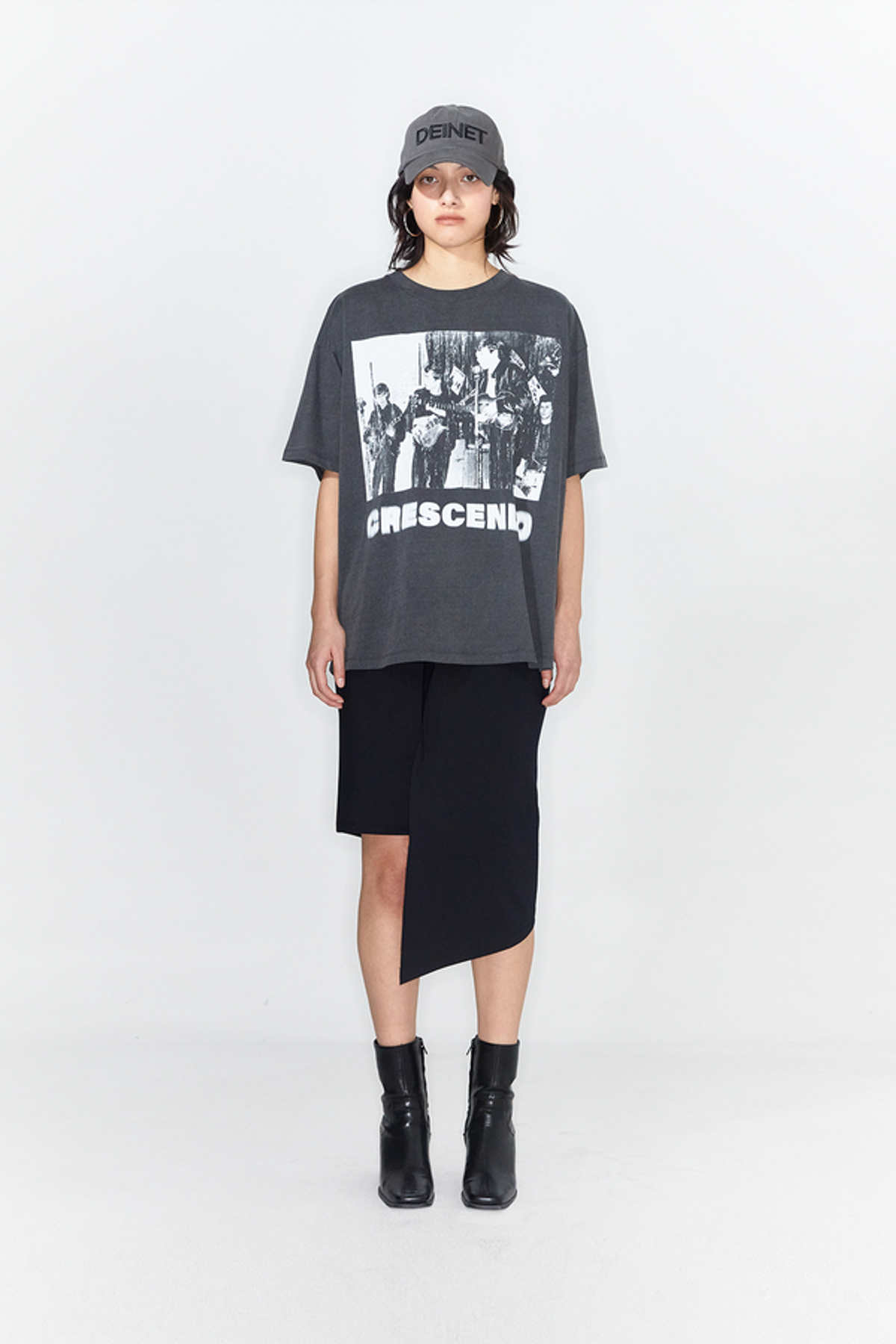 다이닛(DEINET) CRESCENDO GRAPHICS T-SHIRT IN CHARCOAL