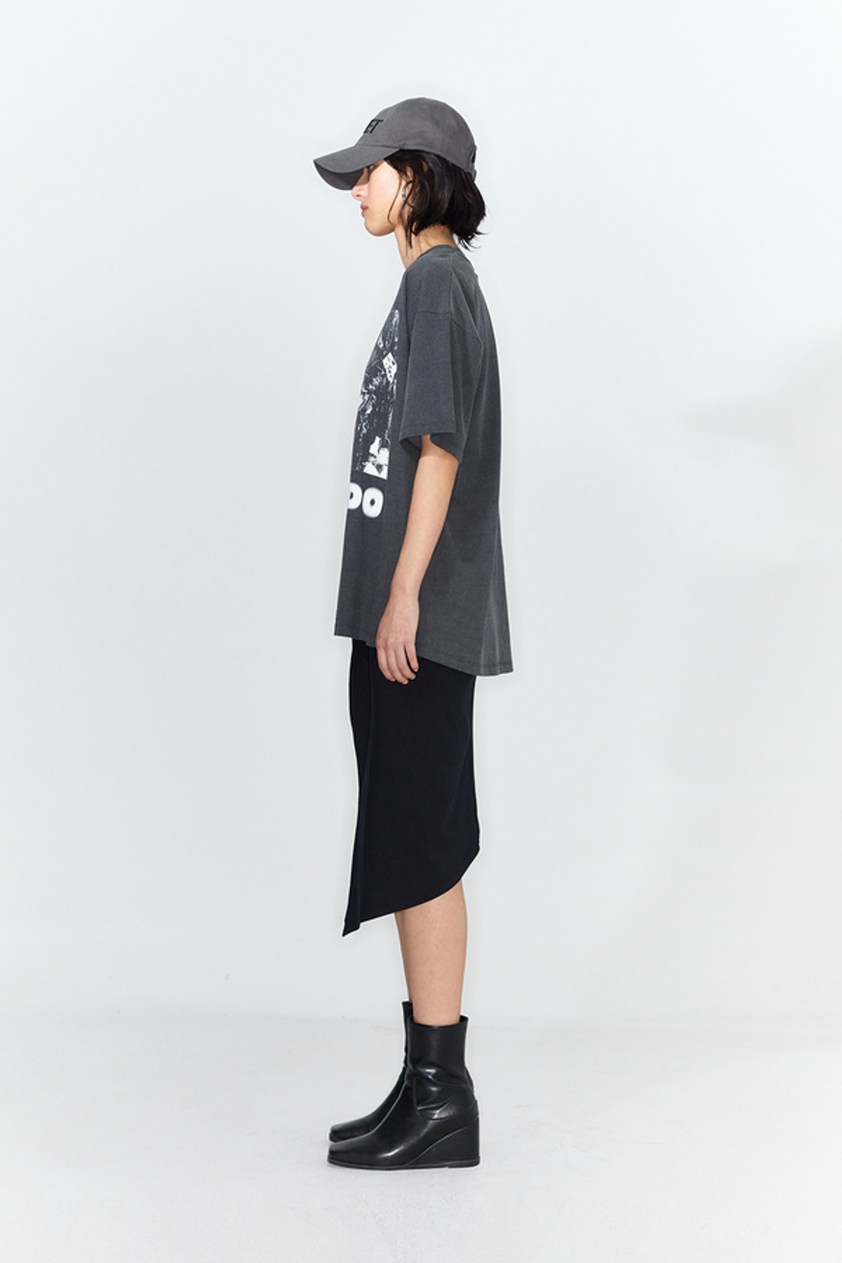 다이닛(DEINET) CRESCENDO GRAPHICS T-SHIRT IN CHARCOAL