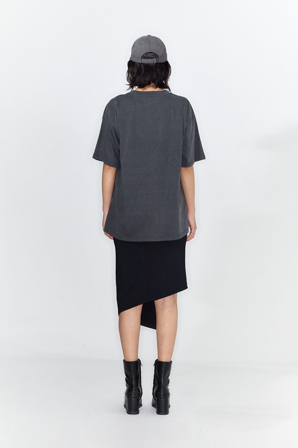 다이닛(DEINET) CRESCENDO GRAPHICS T-SHIRT IN CHARCOAL