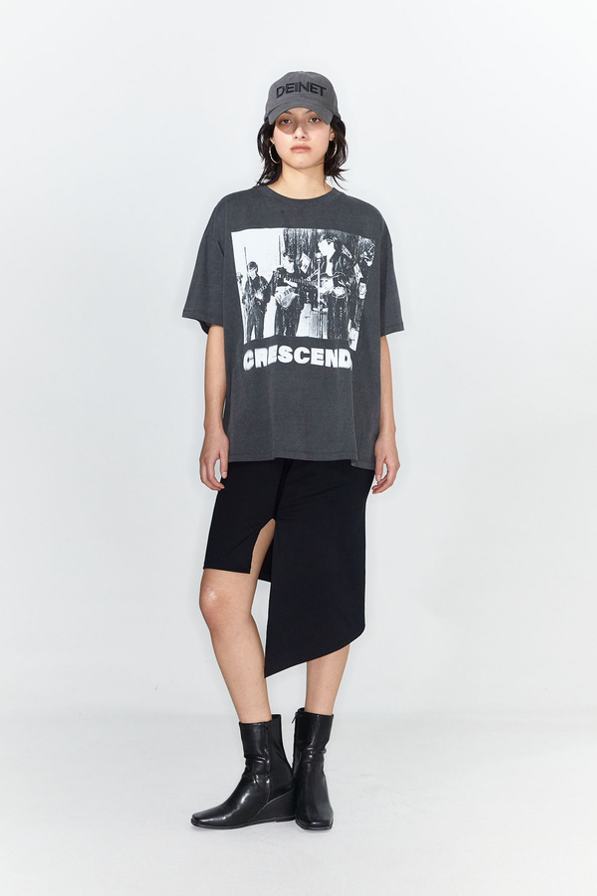 다이닛(DEINET) CRESCENDO GRAPHICS T-SHIRT IN CHARCOAL