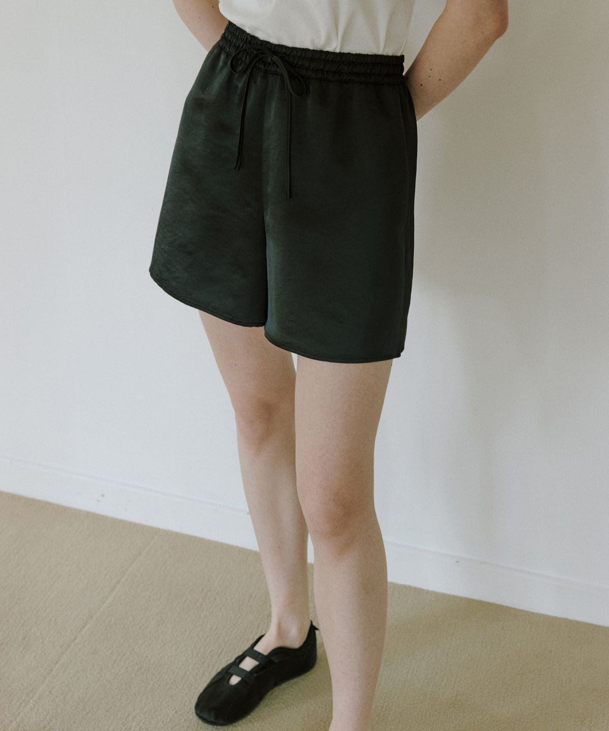 오떼뜨(OCTETTE) LOOSE SATIN SHORTS_2COLOR