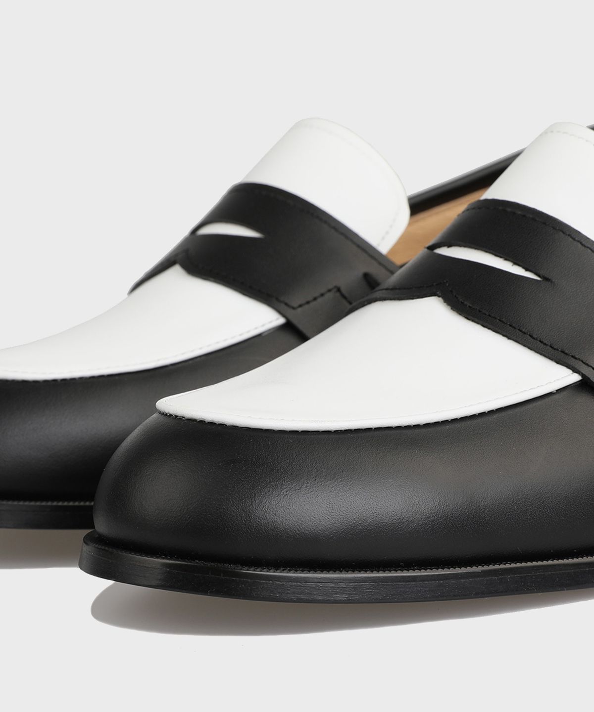 피렌체 아뜨리에(FIRENZE ATELIER) 산토리니 마린 스펙테이터 페니로퍼 4051 [CREAM WHITE+BLACK]