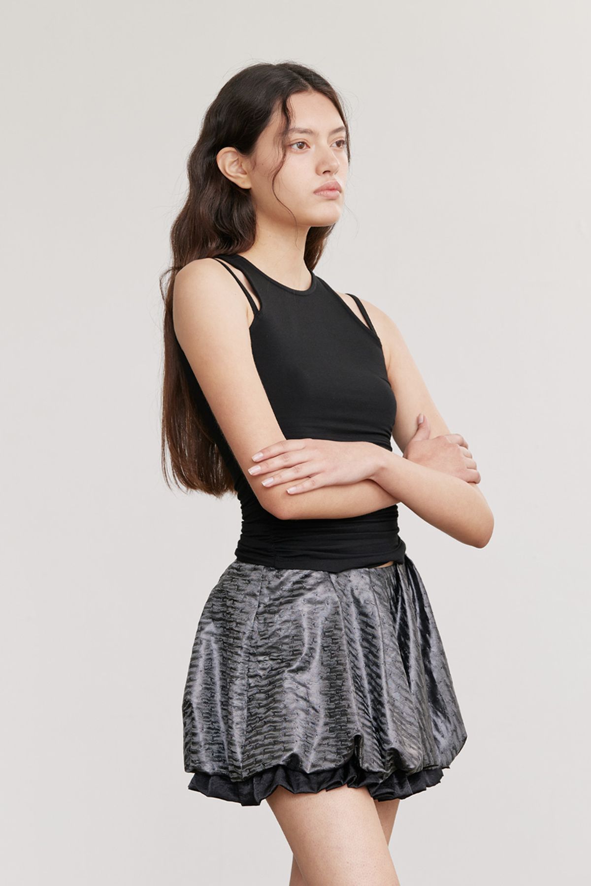 애프터아워즈(AFTERHOURS) SHIRRING STRAP SLEEVELESS TOP (BLACK)