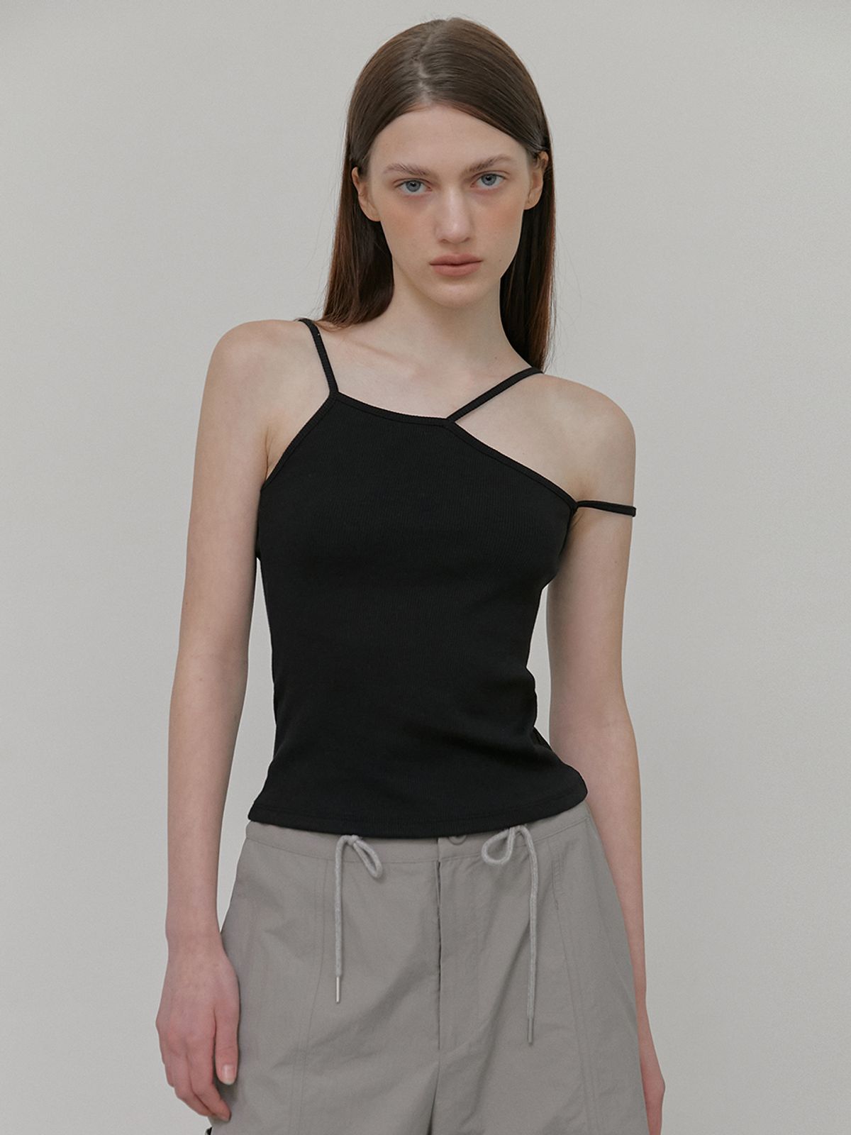에트몽(ETMON) Unbalanced Strap Sleeveless Top, Black