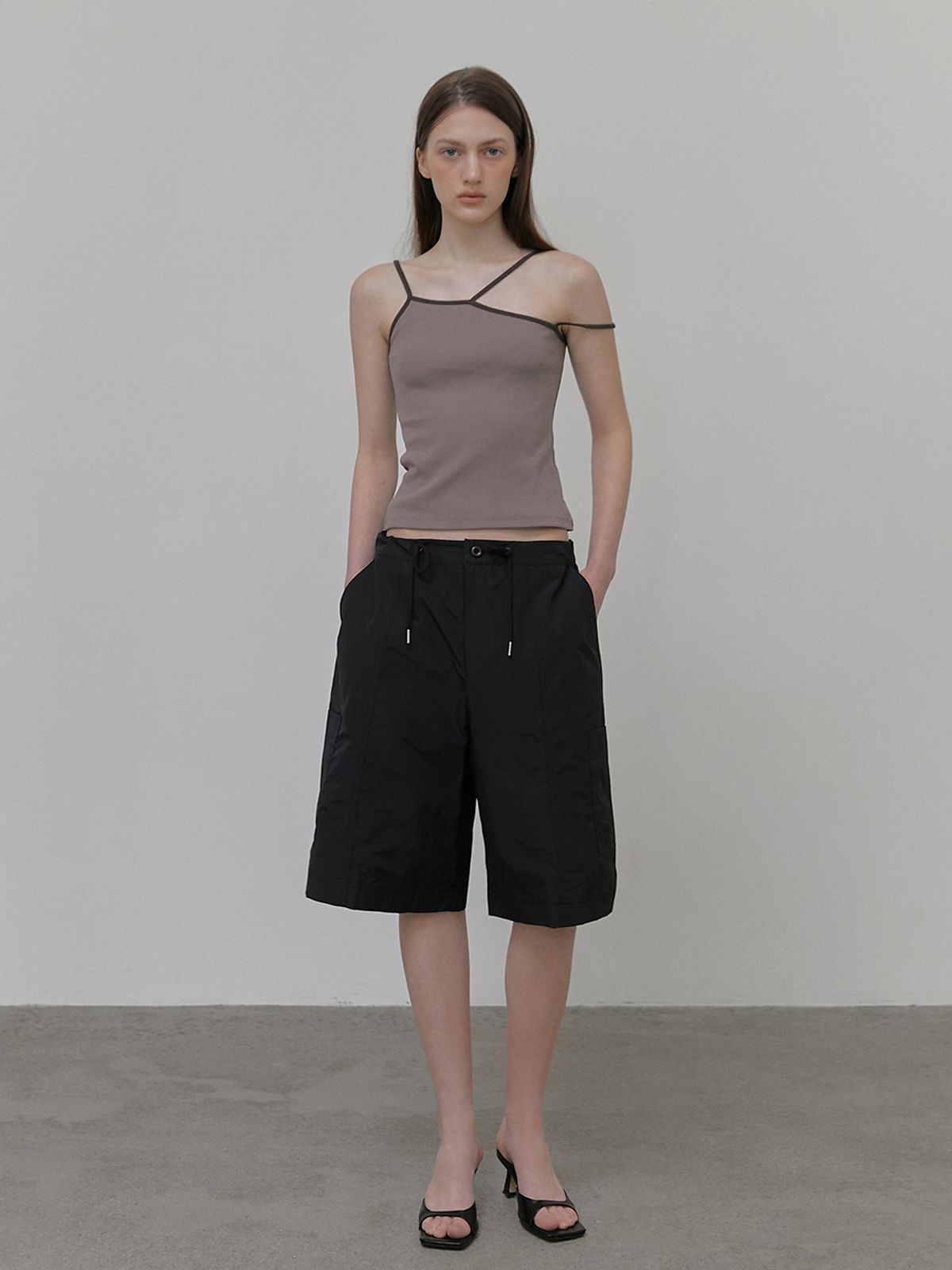 에트몽(ETMON) Unbalanced Strap Sleeveless Top, Charcoal Brown