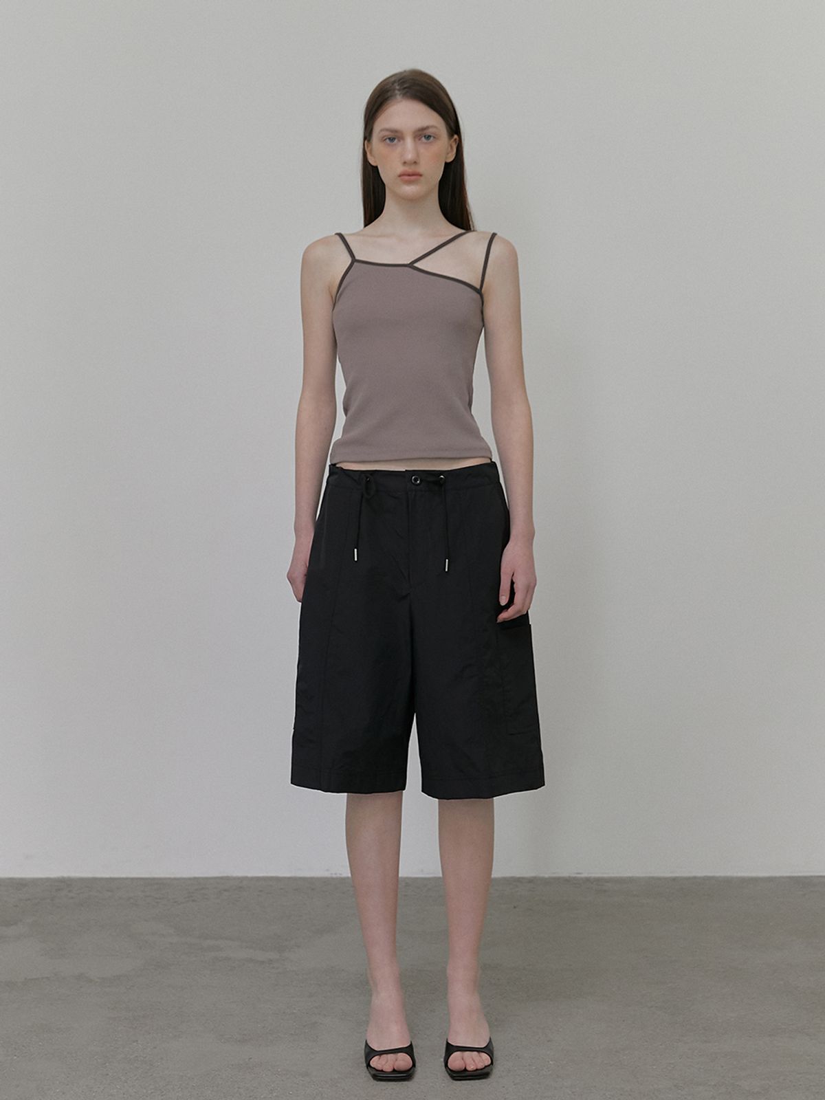 에트몽(ETMON) Unbalanced Strap Sleeveless Top, Charcoal Brown
