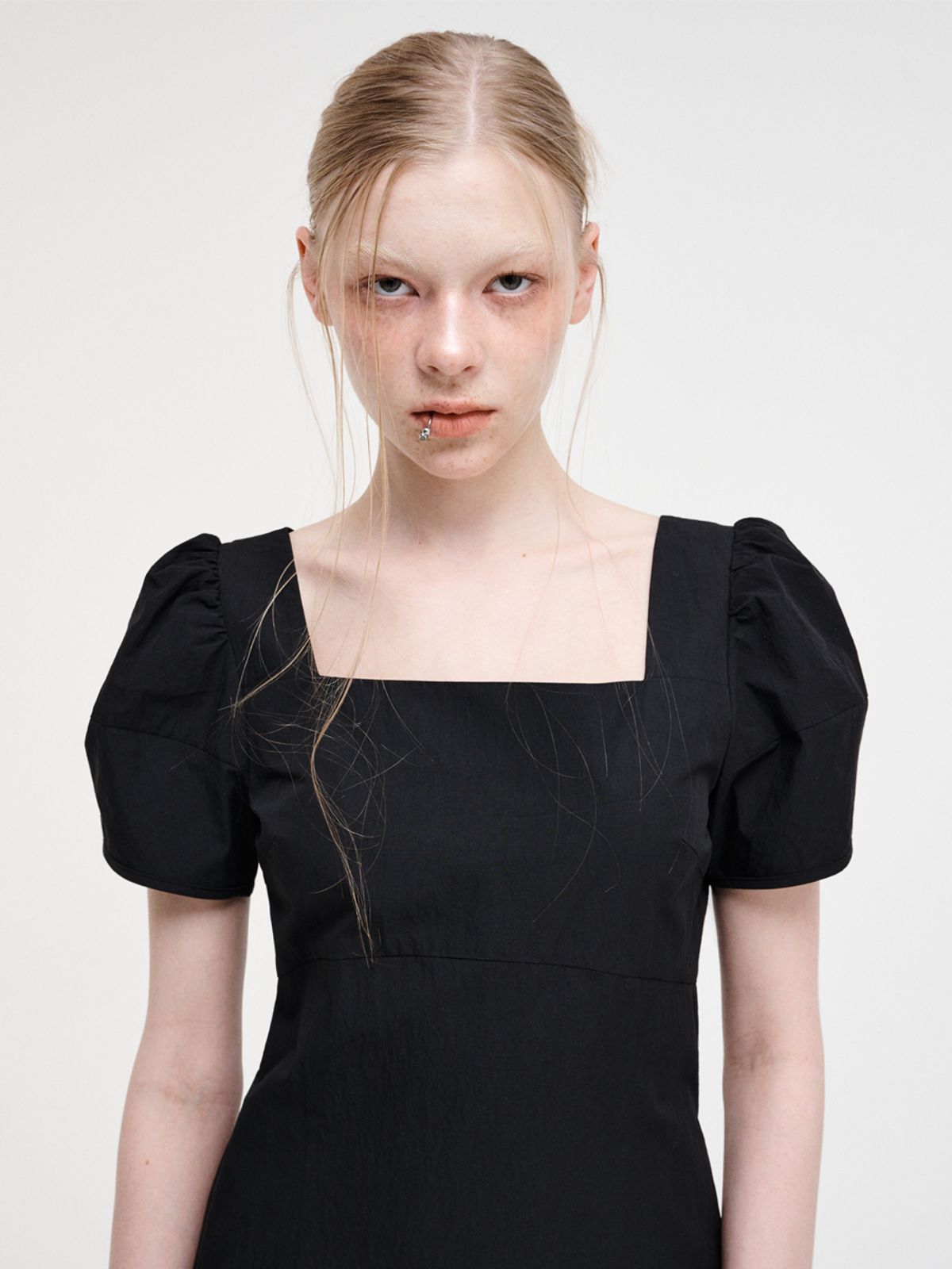 에트몽(ETMON) Square Puff Mini Dress, Black