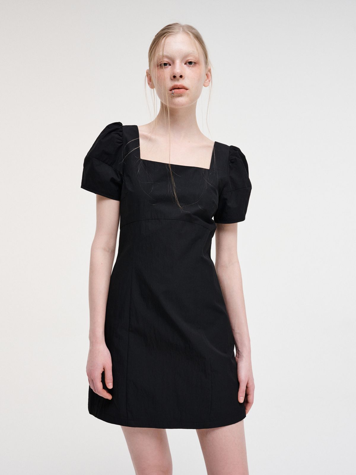 에트몽(ETMON) Square Puff Mini Dress, Black