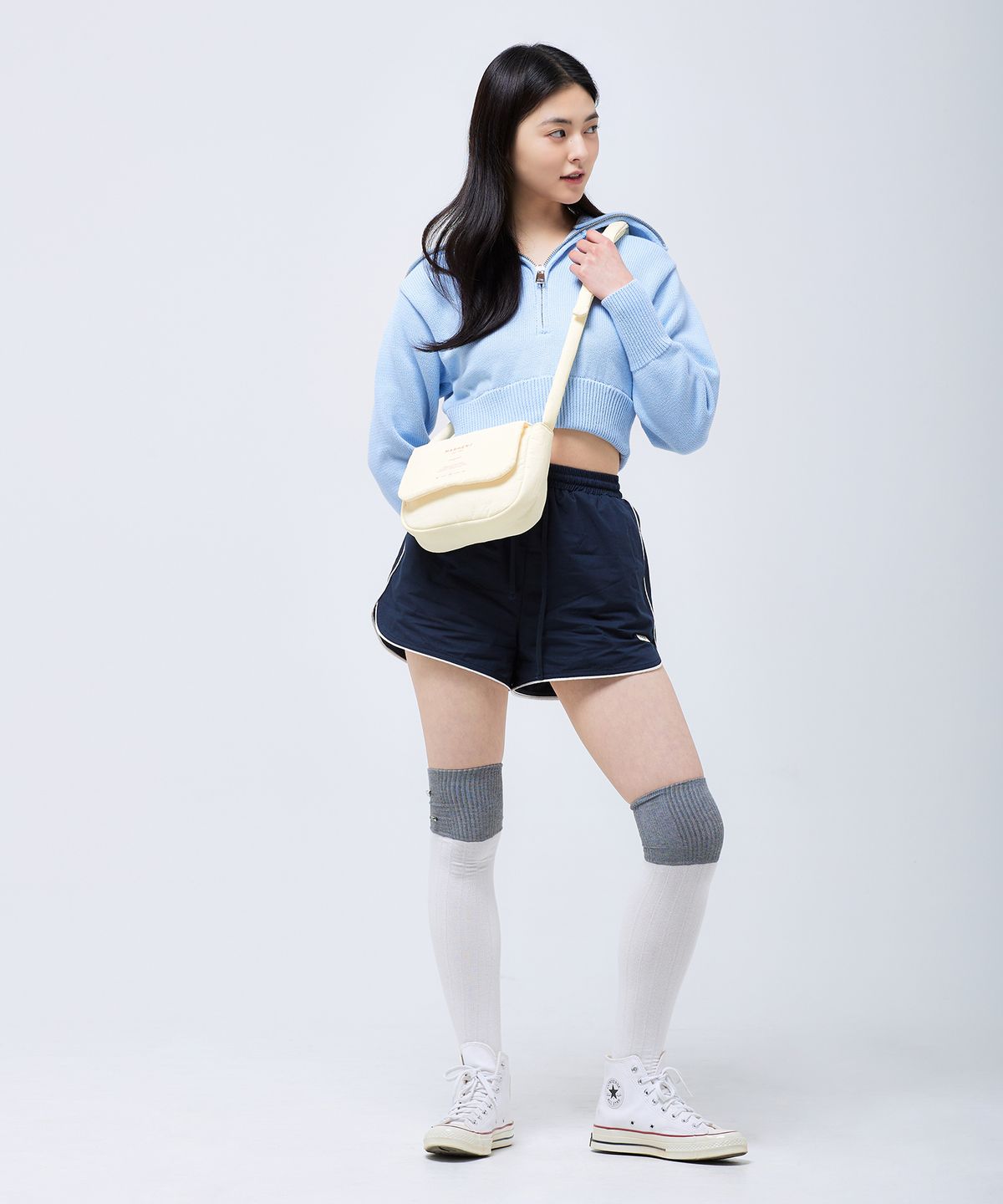 마르헨제이(MARHEN.J) 에어 스몰 패딩 크로스백