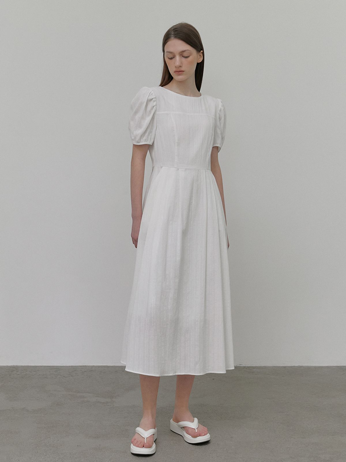 에트몽(ETMON) Boat Neck Pintuck Dress, White