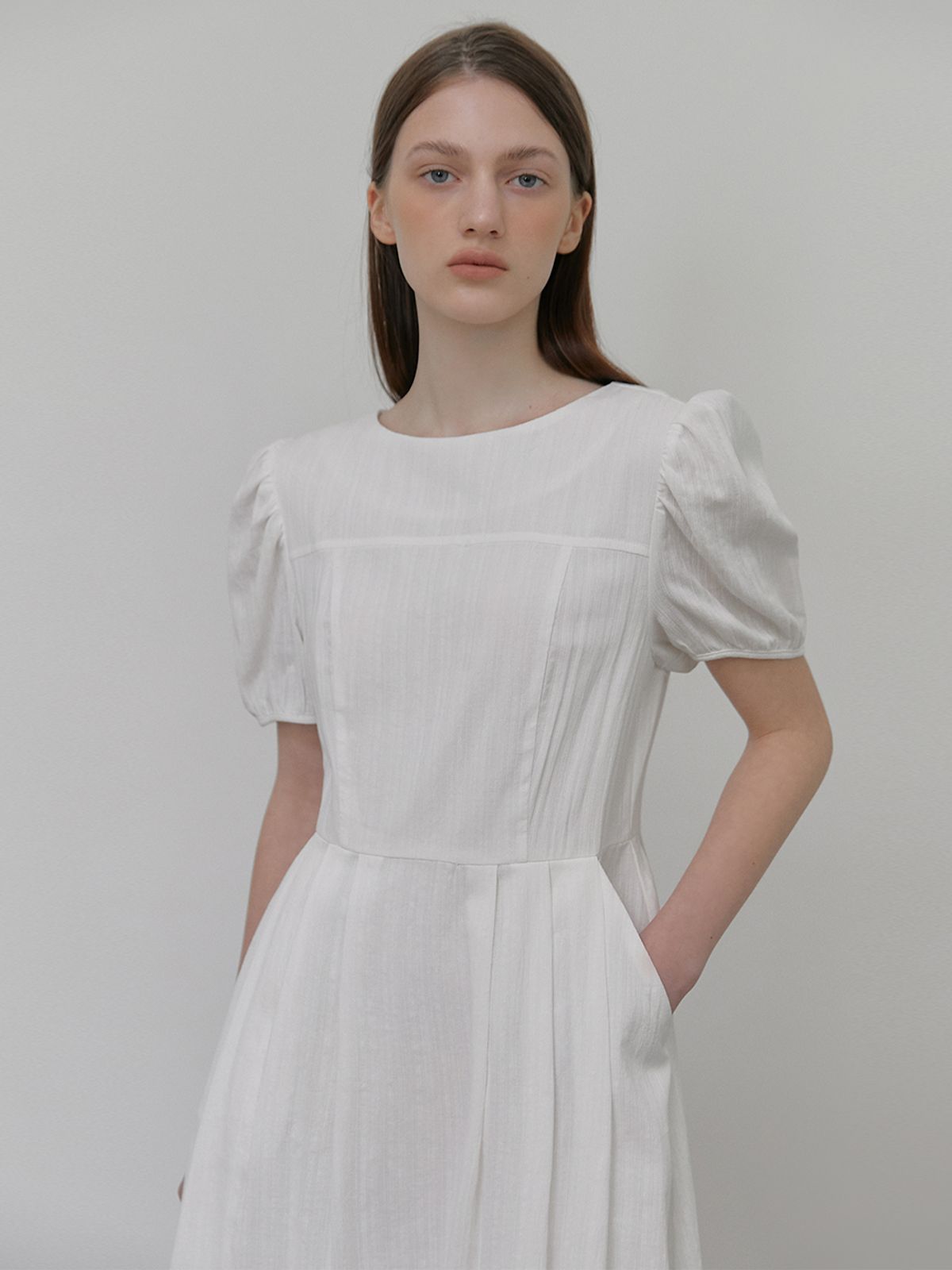 에트몽(ETMON) Boat Neck Pintuck Dress, White