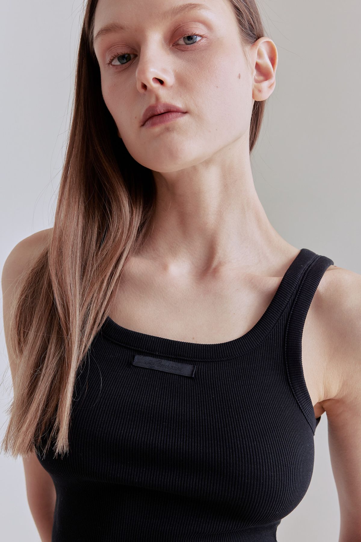 애프터아워즈(AFTERHOURS) SQUARE NECK SLEEVELESS TOP (BLACK)