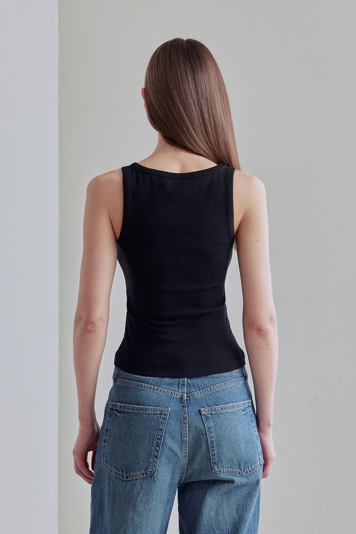 애프터아워즈(AFTERHOURS) SQUARE NECK SLEEVELESS TOP (BLACK)