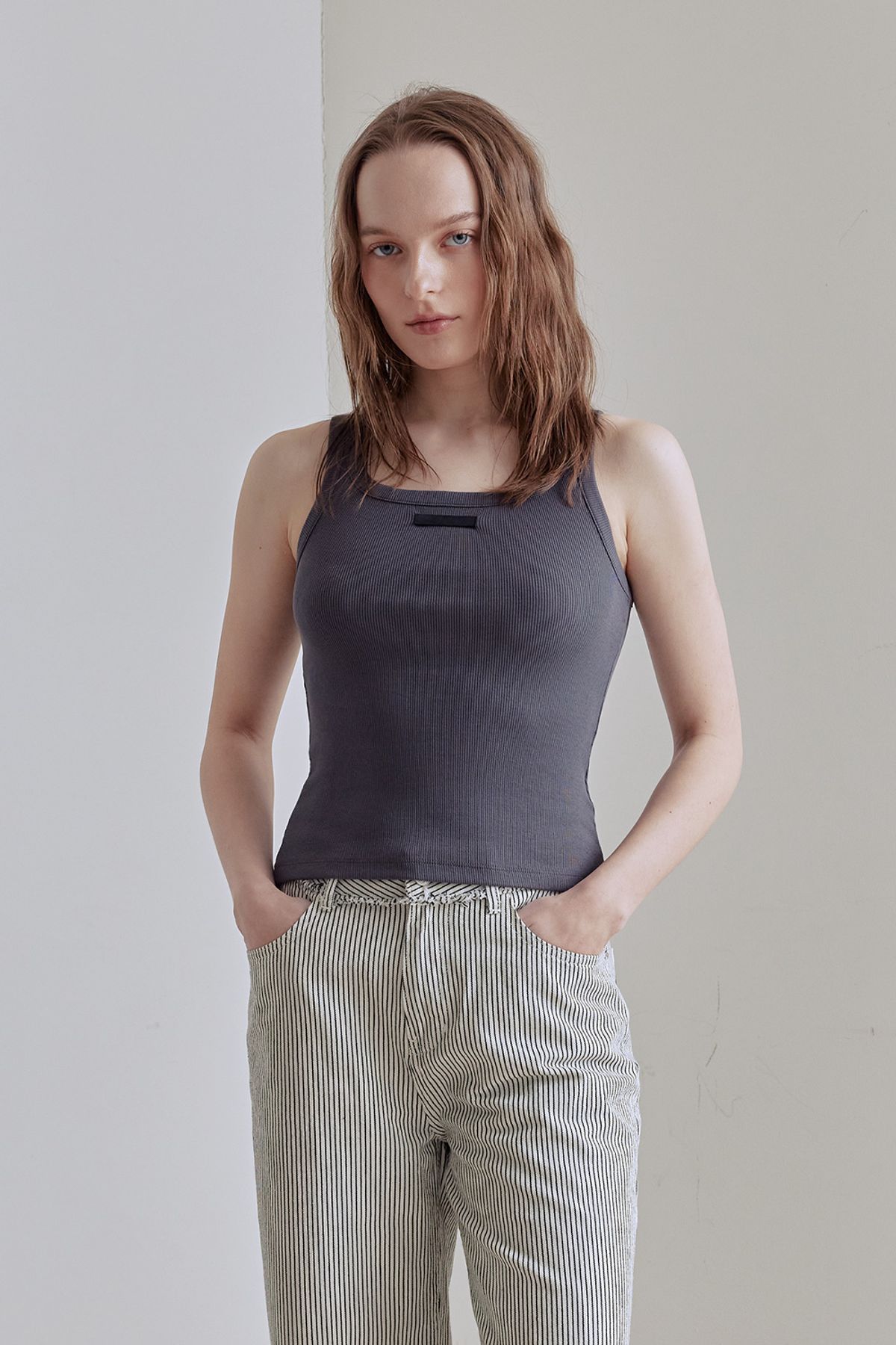 애프터아워즈(AFTERHOURS) SQUARE NECK SLEEVELESS TOP (PURPLE GREY)