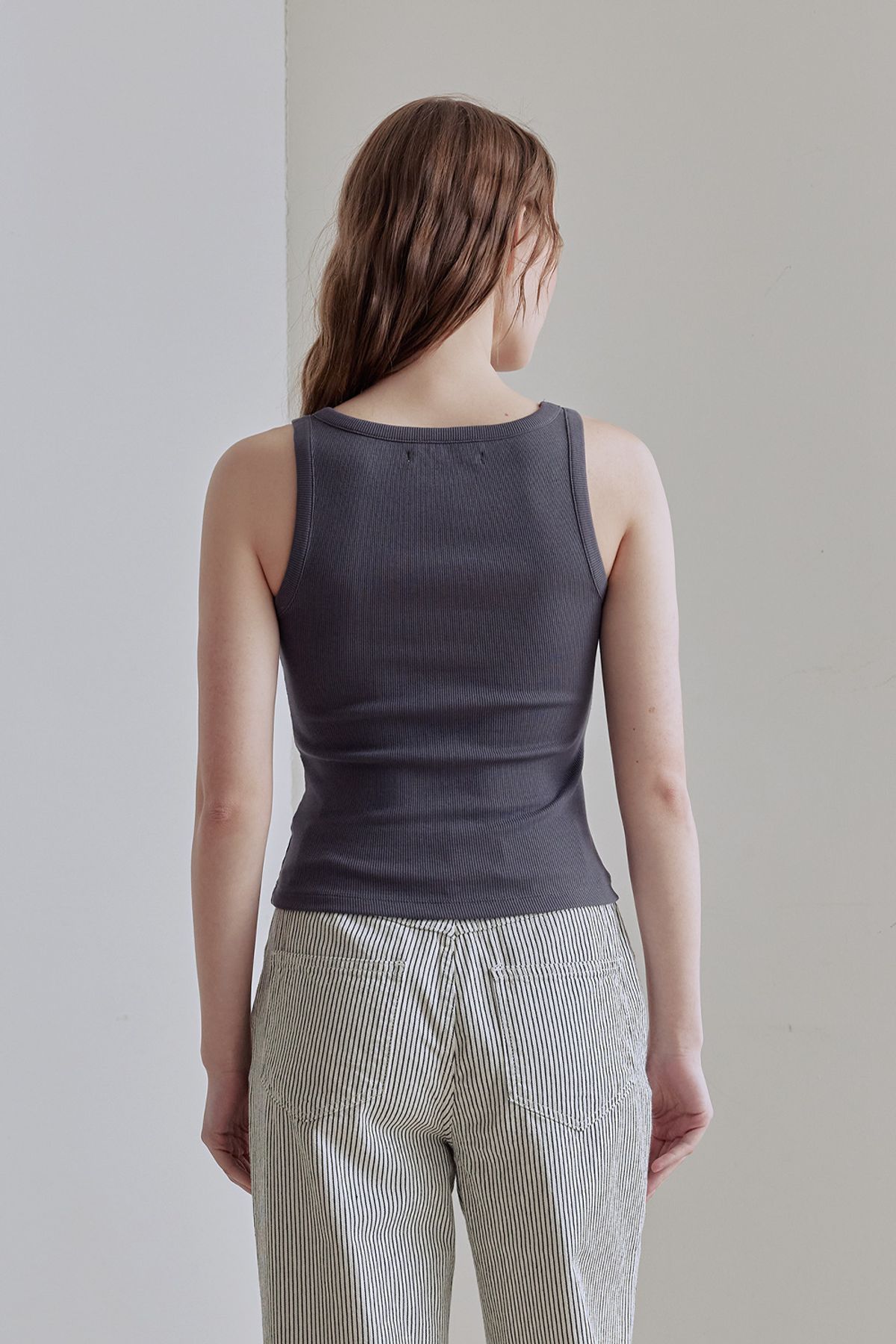 애프터아워즈(AFTERHOURS) SQUARE NECK SLEEVELESS TOP (PURPLE GREY)