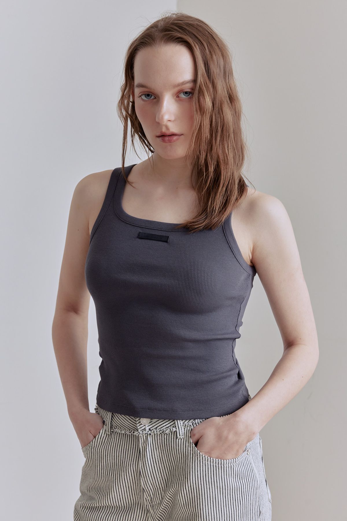 애프터아워즈(AFTERHOURS) SQUARE NECK SLEEVELESS TOP (PURPLE GREY)