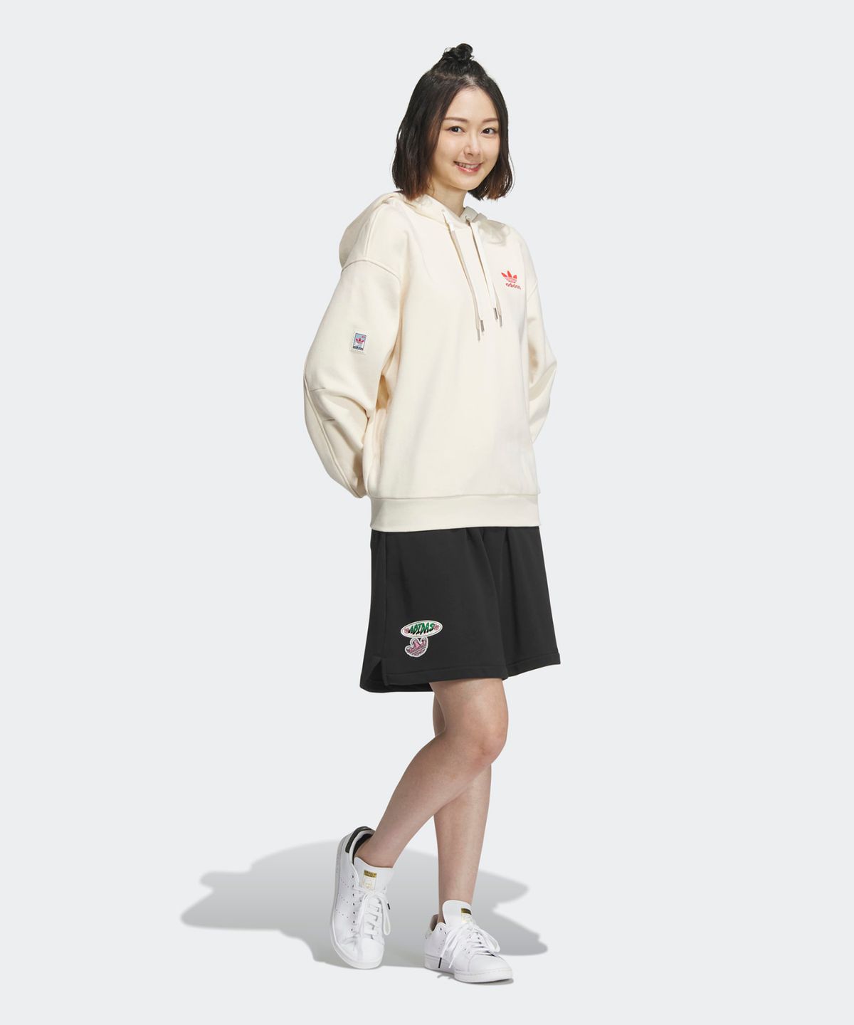 아디다스(ADIDAS) 그래픽 숏 팬츠 - 블랙 / IW6302