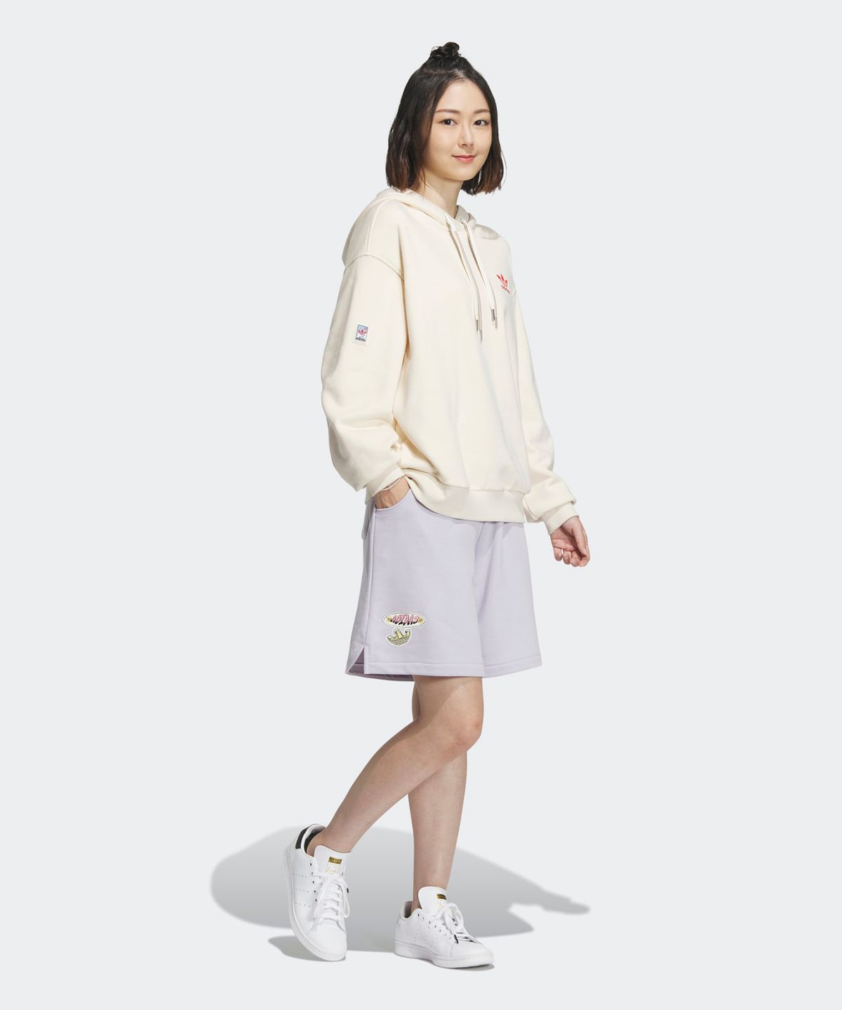 아디다스(ADIDAS) 그래픽 숏 팬츠 - 실버 / IW6303