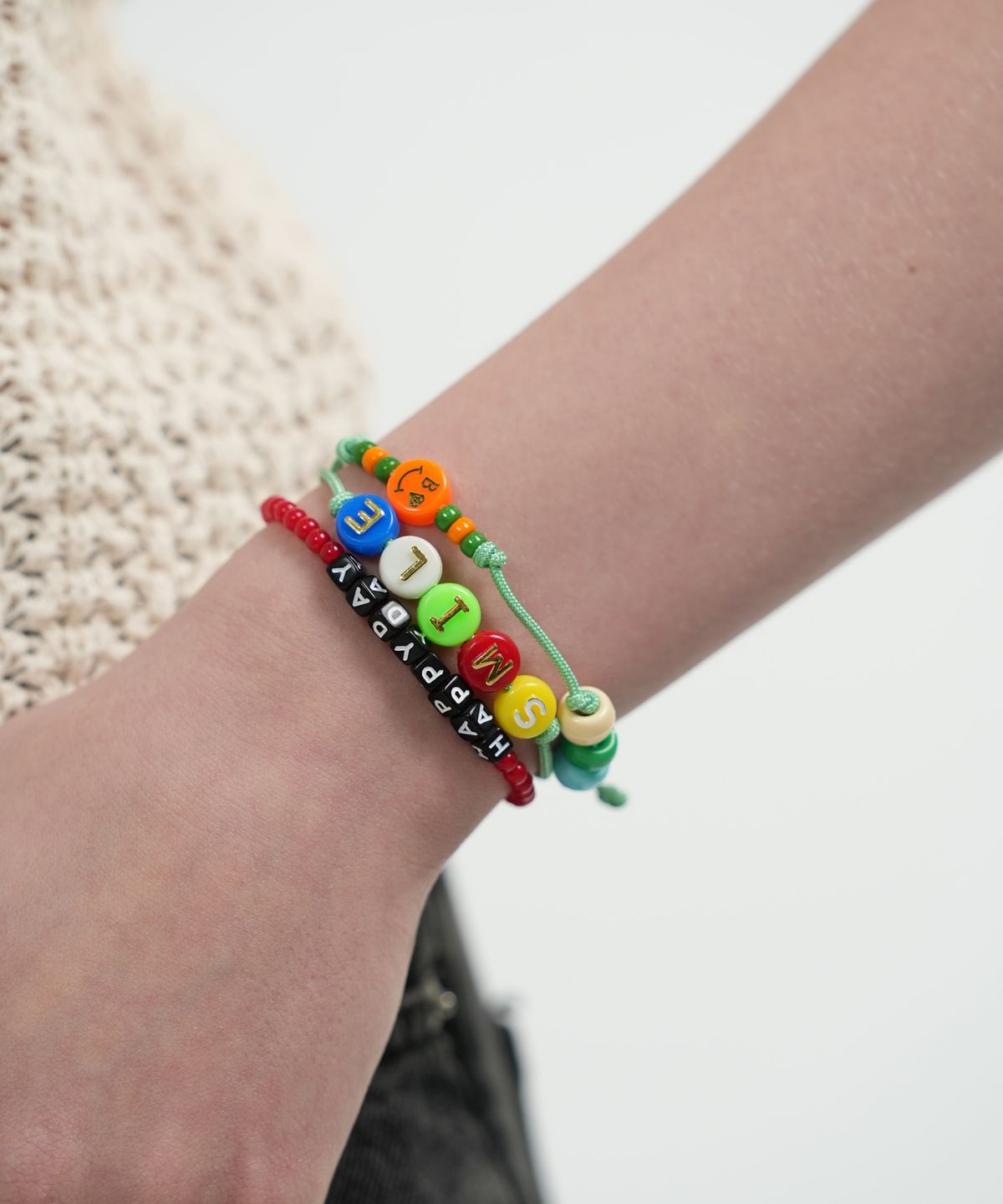봉보(BONBEAU) Happy pop initial smile knot Bracelet 스마일 참 이니셜 비즈 두줄 매듭팔찌