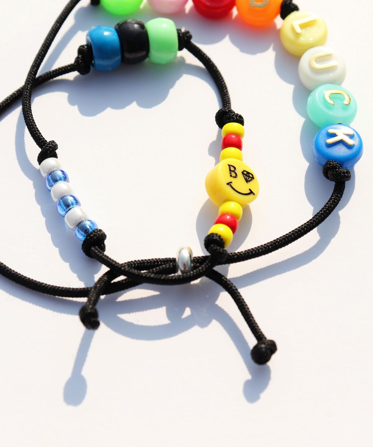 봉보(BONBEAU) Happy pop initial smile knot Bracelet 스마일 참 이니셜 비즈 두줄 매듭팔찌