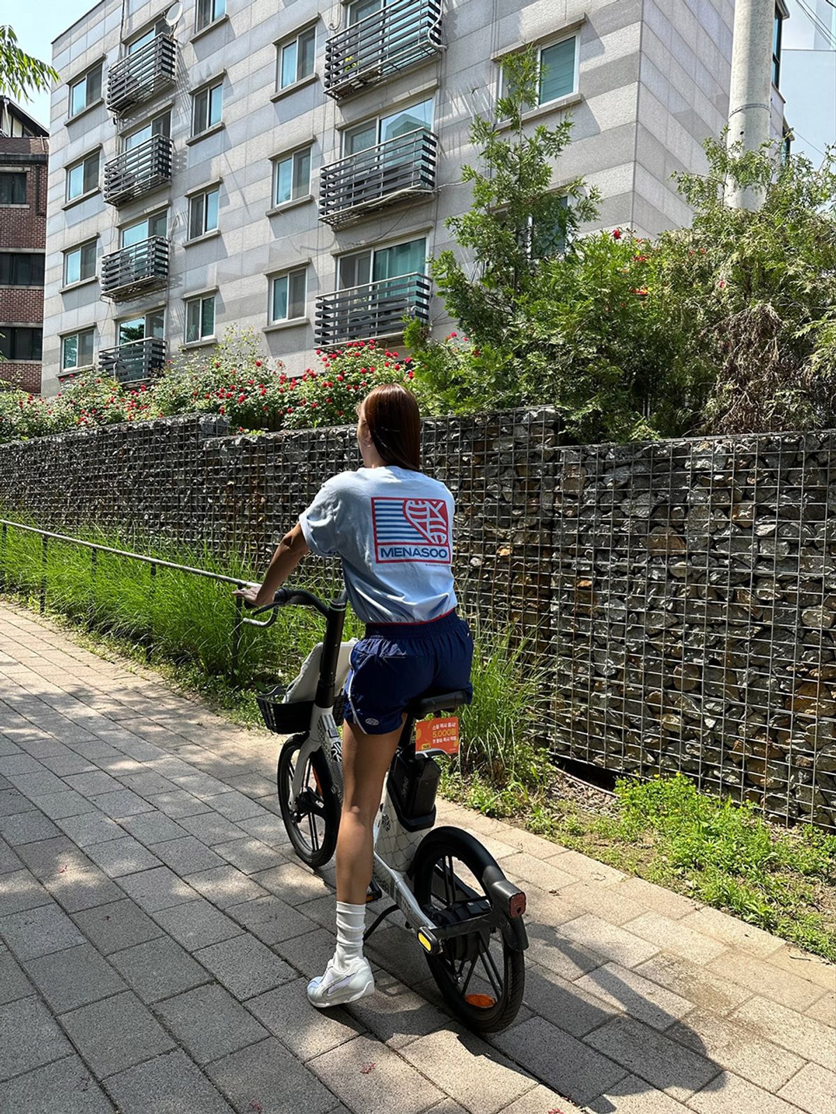 미나수(MENASOO) SMALL HEARTTRACK OVER FIT TEE_SKYBLUE
