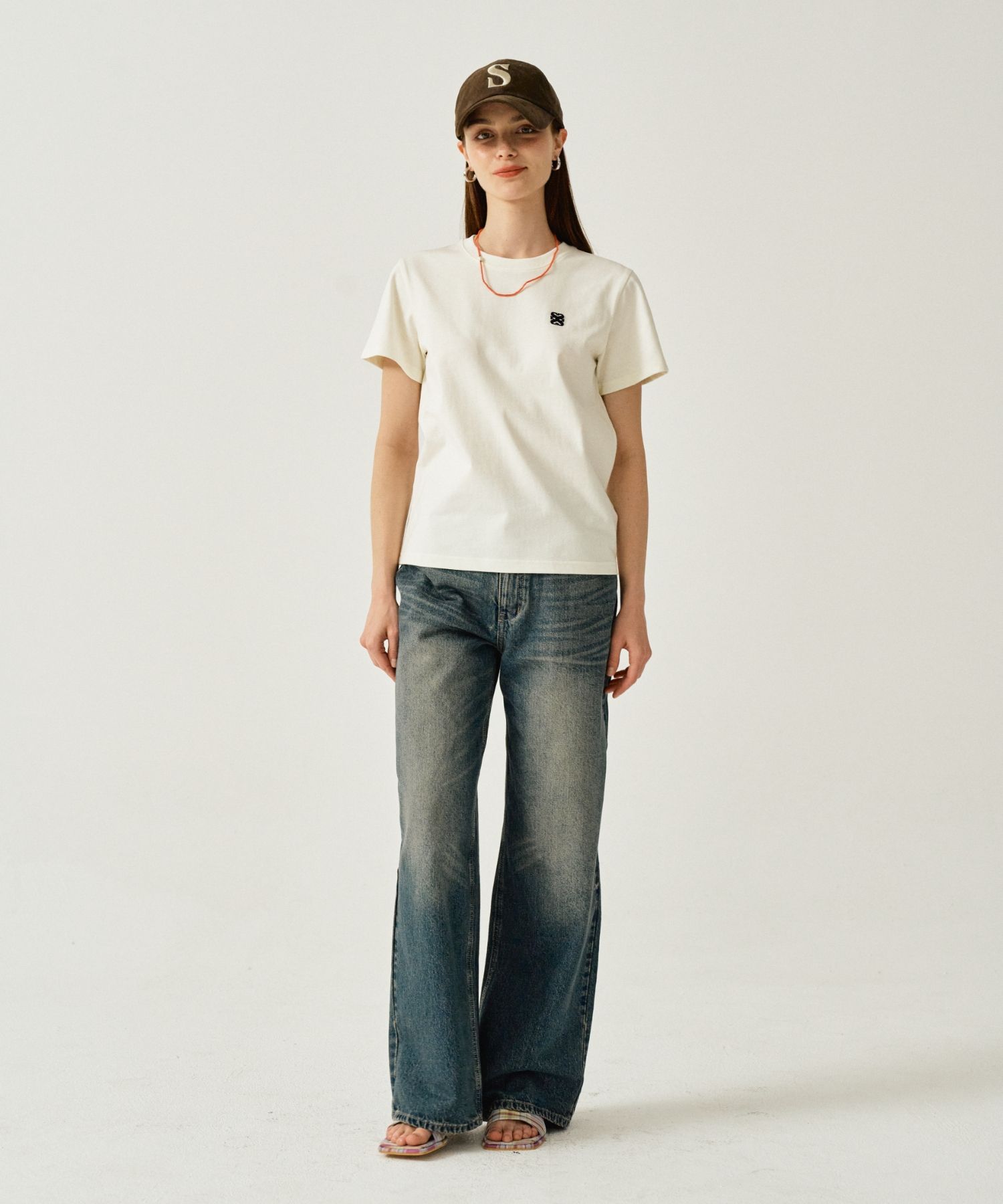 MUSINSA | SATUR Classic Small Logo Short-Sleeved T-Shirt