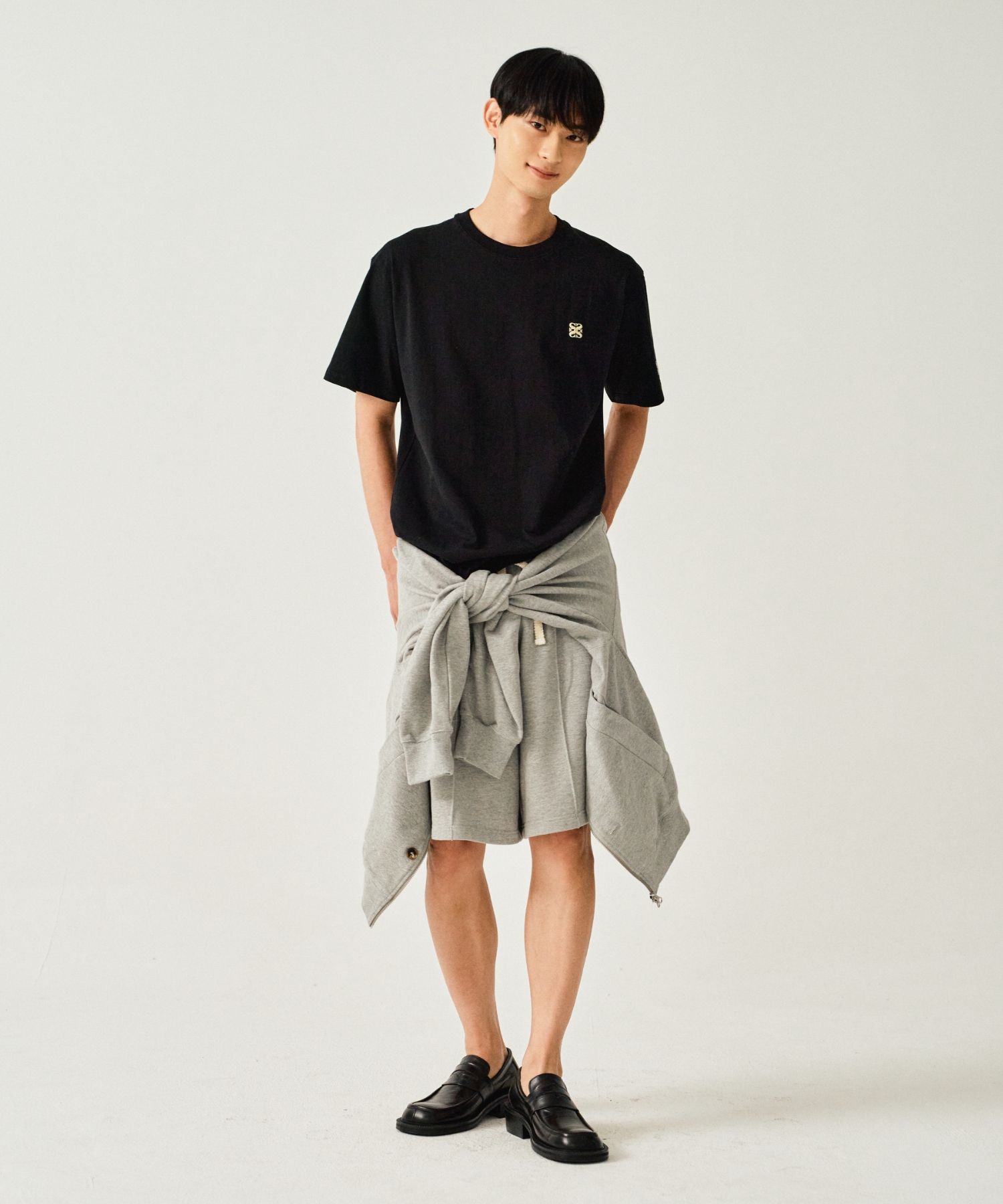MUSINSA | SATUR Classic Small Logo Short-Sleeved T-Shirt