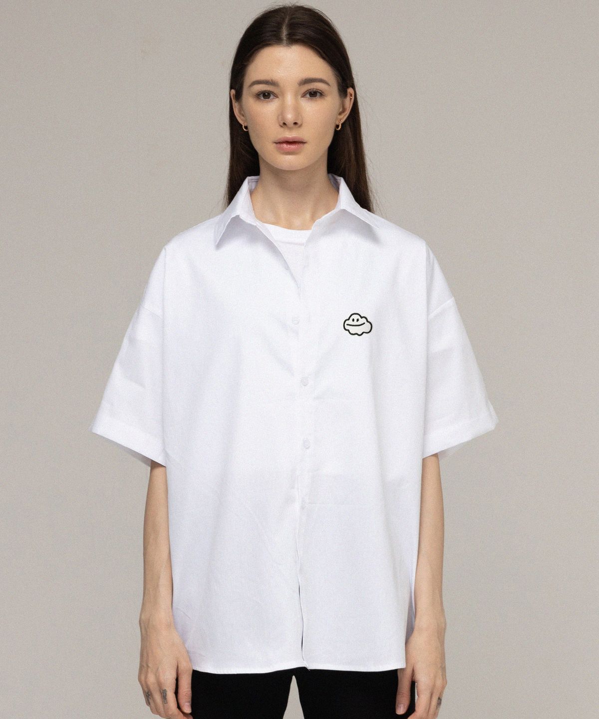 그레이버(GRAVER) [UNISEX]구름 스마일 자수 오버핏 반팔셔츠_화이트