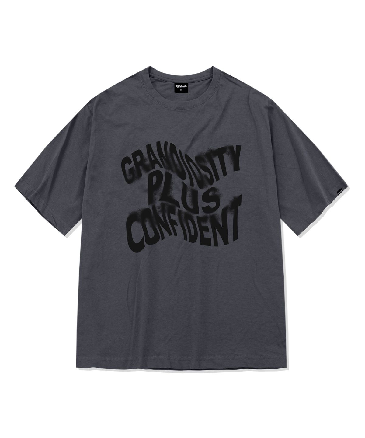 그랜디오시티(GRANDIOSITY) 웨이브 로고 오버핏 반팔 티셔츠 (차콜)