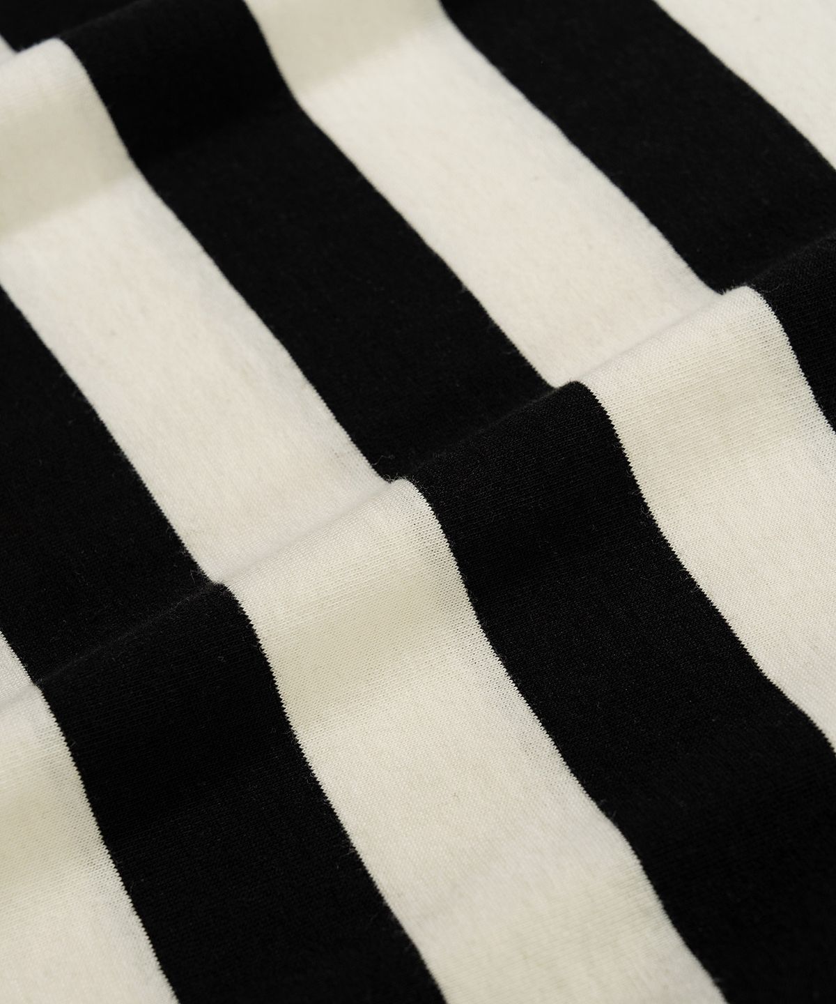 바스틱(VASTIC) 오버핏 스트라이프 티셔츠_블랙 / 화이트